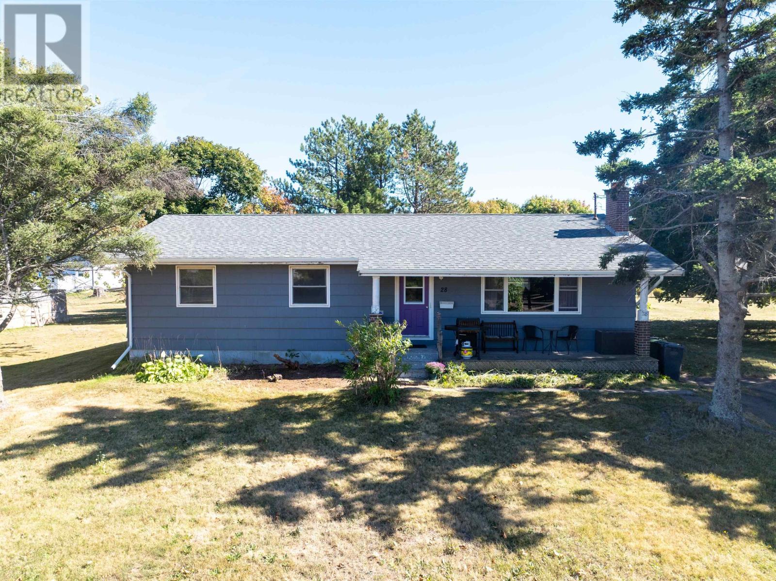 28 Hopeton Road, Stratford, Prince Edward Island  C1B 1T7 - Photo 1 - 202524752