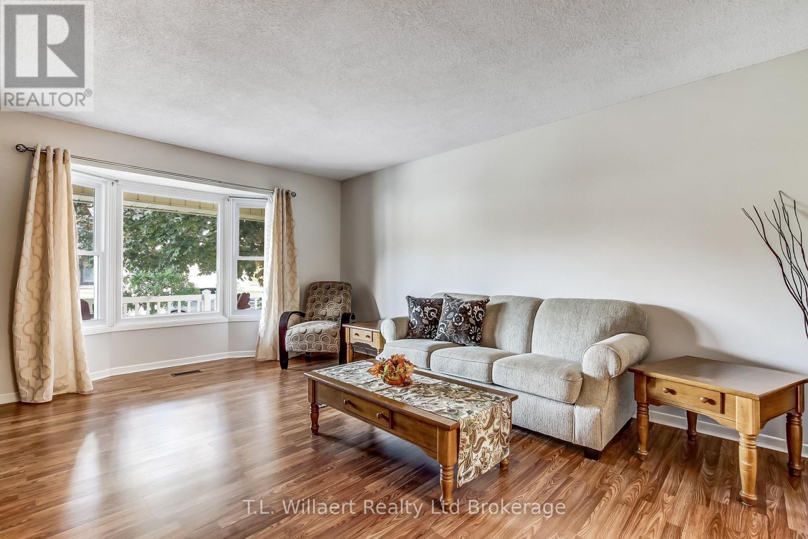 62 Edwin Crescent, Tillsonburg, Ontario  N4G 5H6 - Photo 5 - X12437621