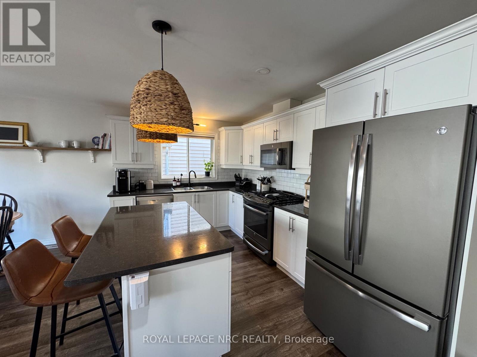 11 Violet Street, St. Catharines (Grapeview), Ontario  L2S 2X1 - Photo 7 - X12437573