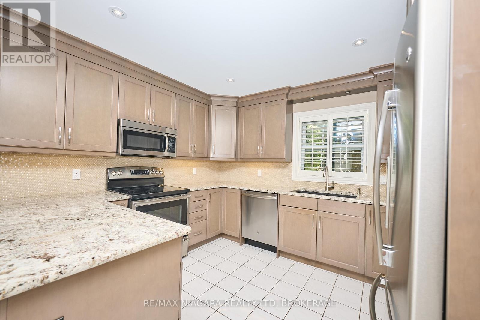 1 Breckenridge Boulevard, St. Catharines (Grapeview), Ontario  L2W 1A7 - Photo 19 - X12437589