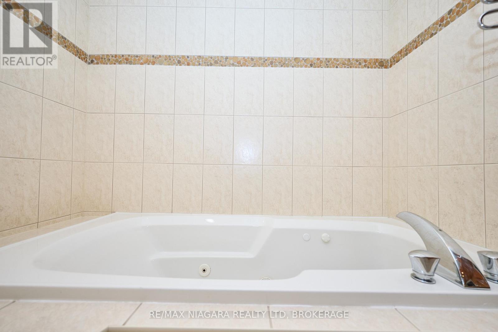1 Breckenridge Boulevard, St. Catharines (Grapeview), Ontario  L2W 1A7 - Photo 42 - X12437589