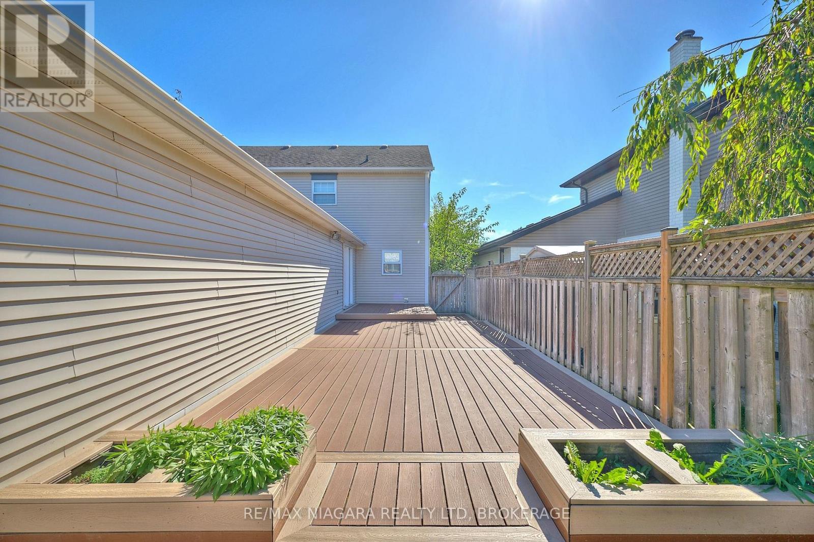 1 Breckenridge Boulevard, St. Catharines (Grapeview), Ontario  L2W 1A7 - Photo 7 - X12437589