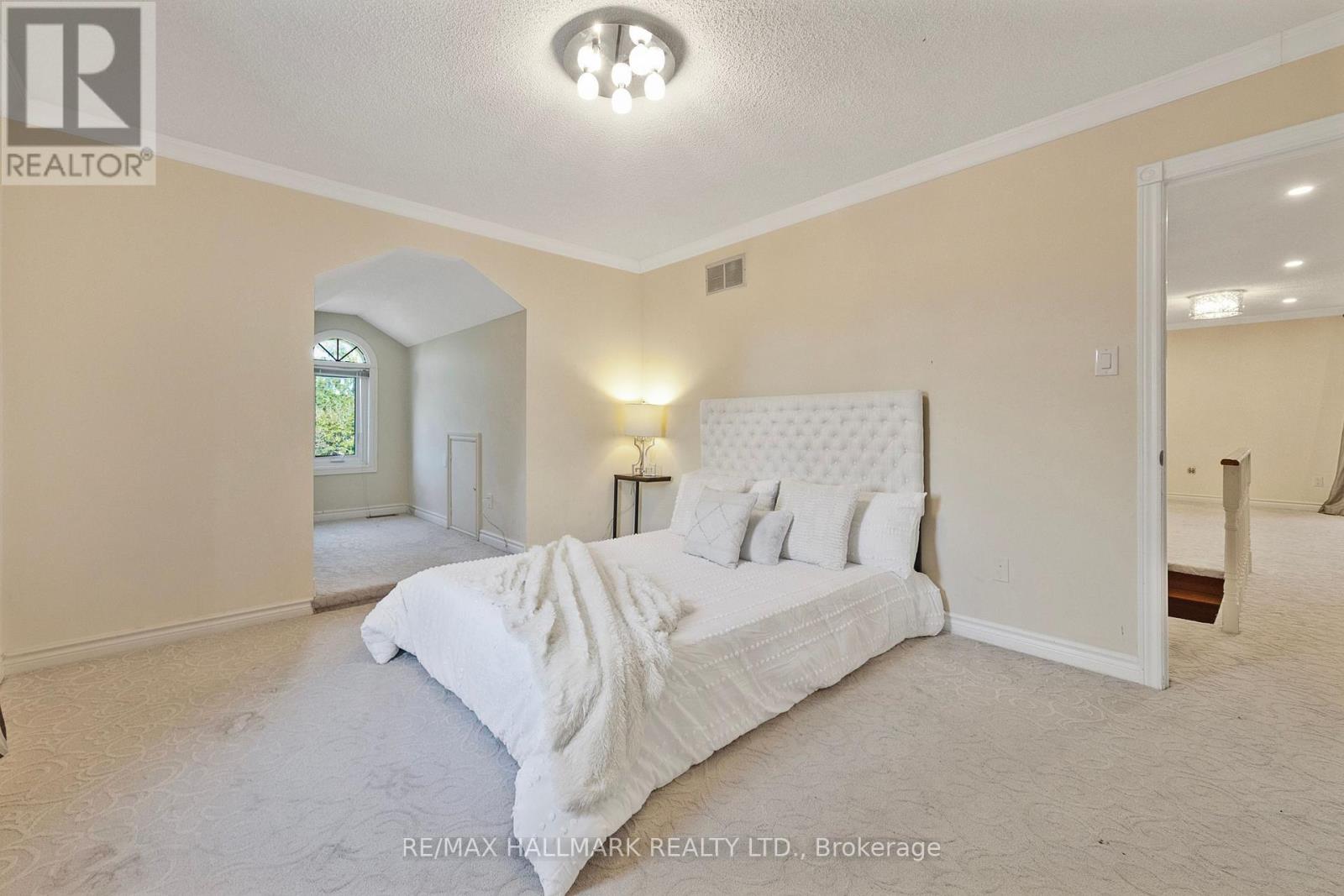 59 Oatlands Crescent, Richmond Hill, Ontario  L4C 9P2 - Photo 13 - N12336355