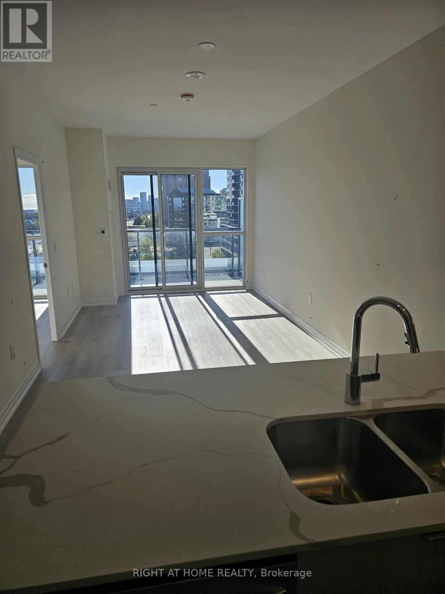 607 - 15 Watergarden Drive, Mississauga, Ontario  L5R 1B2 - Photo 4 - W12436165
