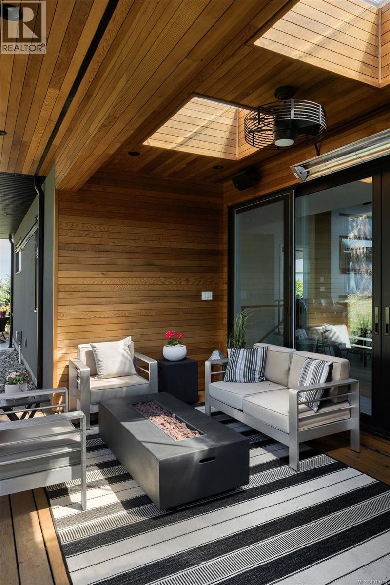 928 Claremont Ave, Saanich, British Columbia  V8Y 1K3 - Photo 29 - 1015313