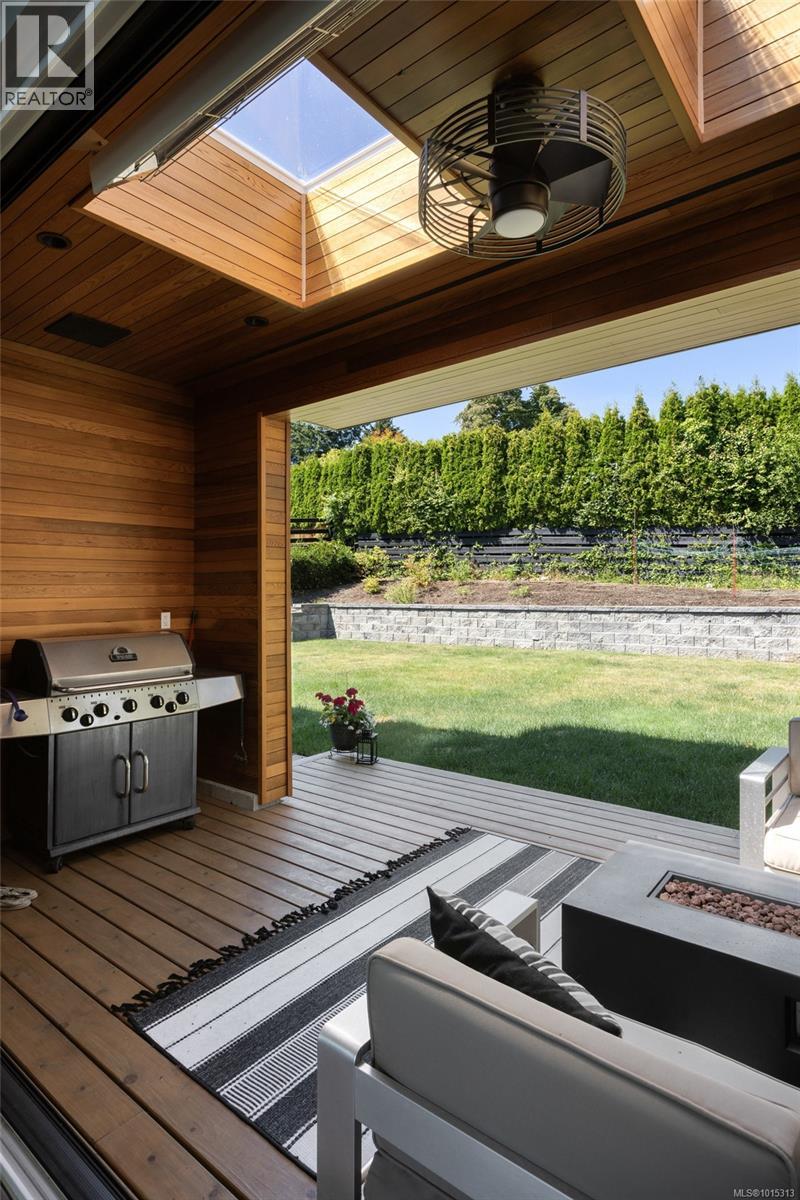 928 Claremont Ave, Saanich, British Columbia  V8Y 1K3 - Photo 30 - 1015313