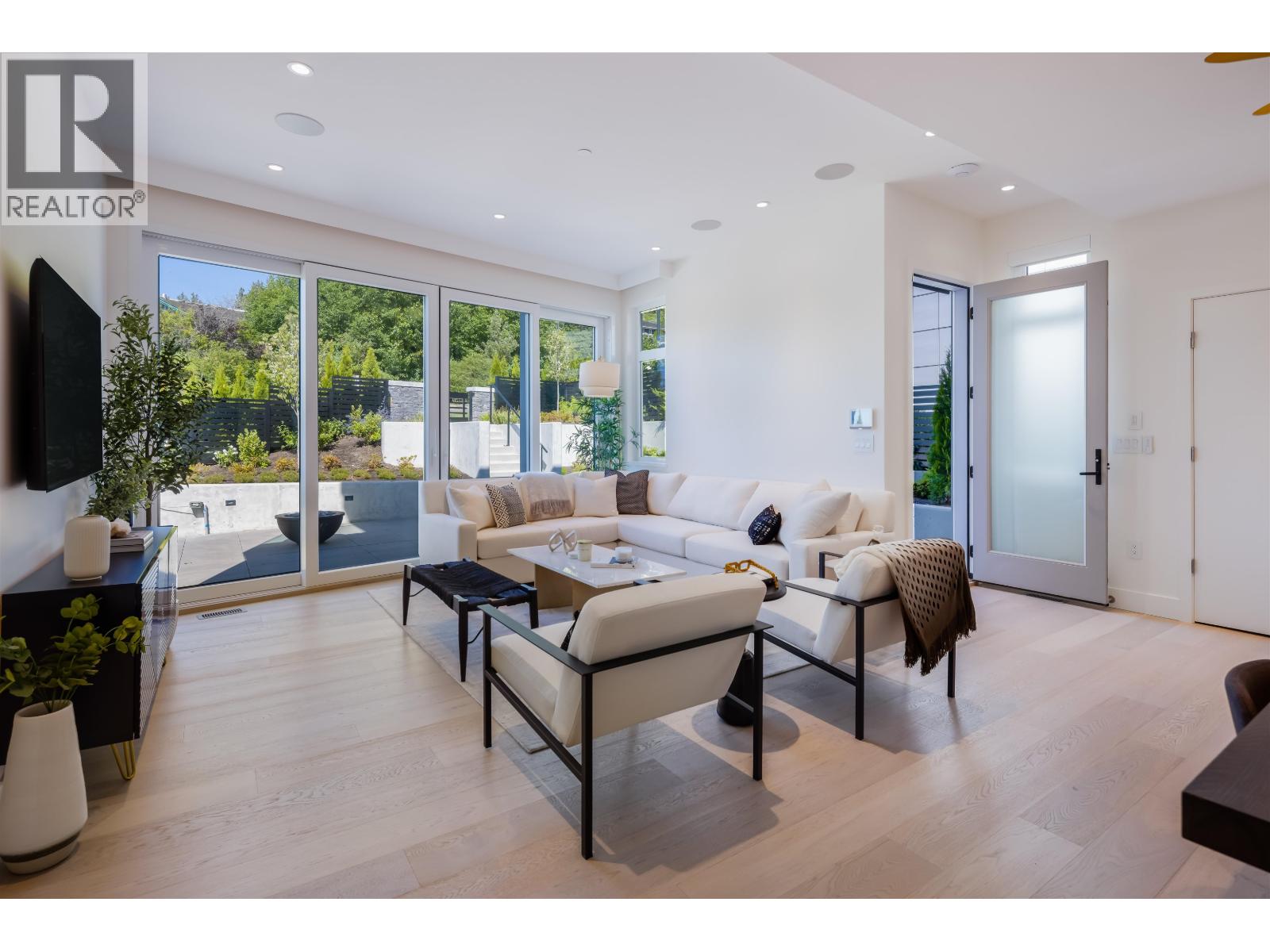 592 Arthur Erickson Place, West Vancouver, British Columbia  V7T 1J1 - Photo 5 - R3053817