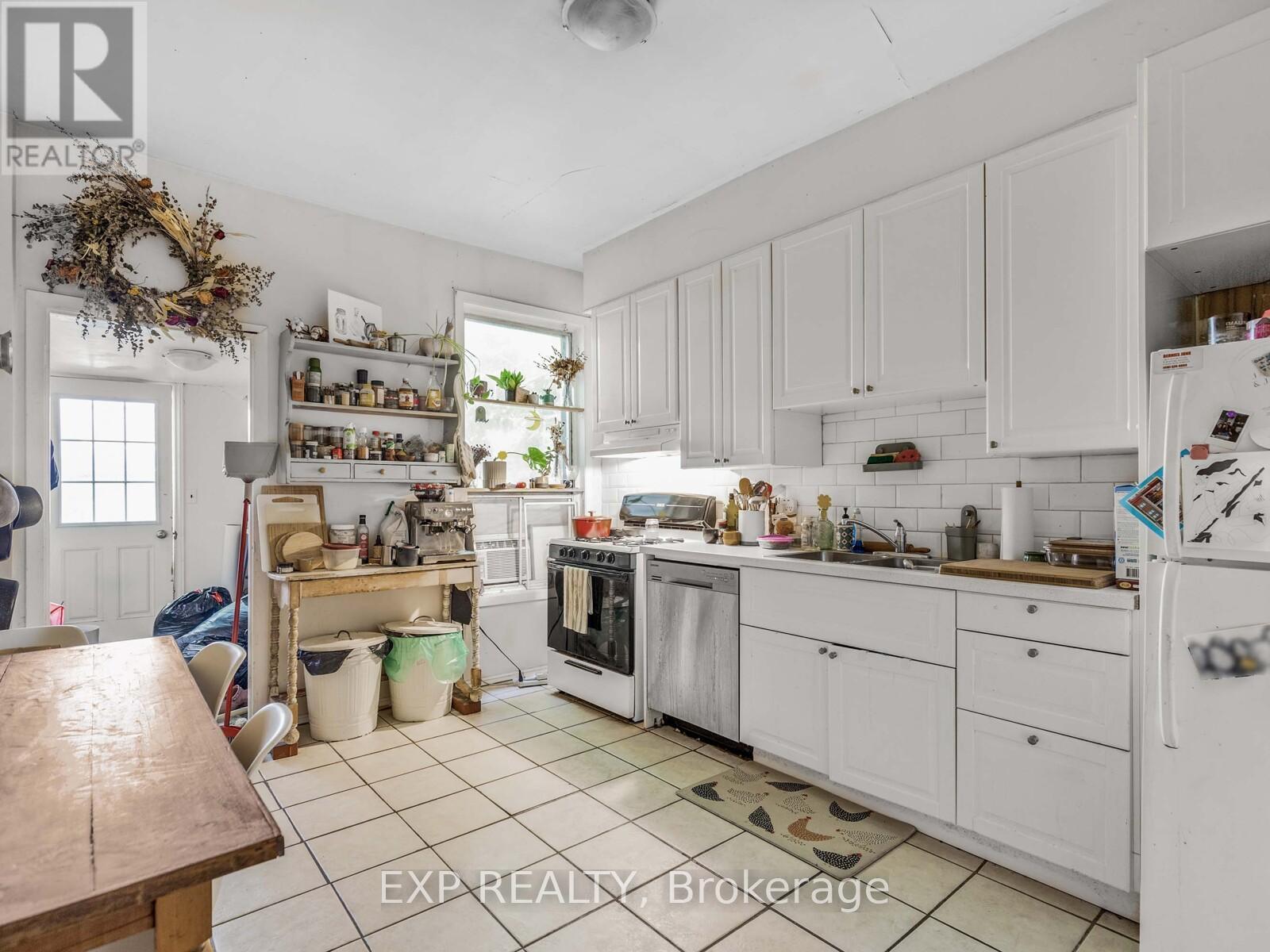 260 Shaw Street, Toronto, Ontario  M6J 2W9 - Photo 8 - C12437447