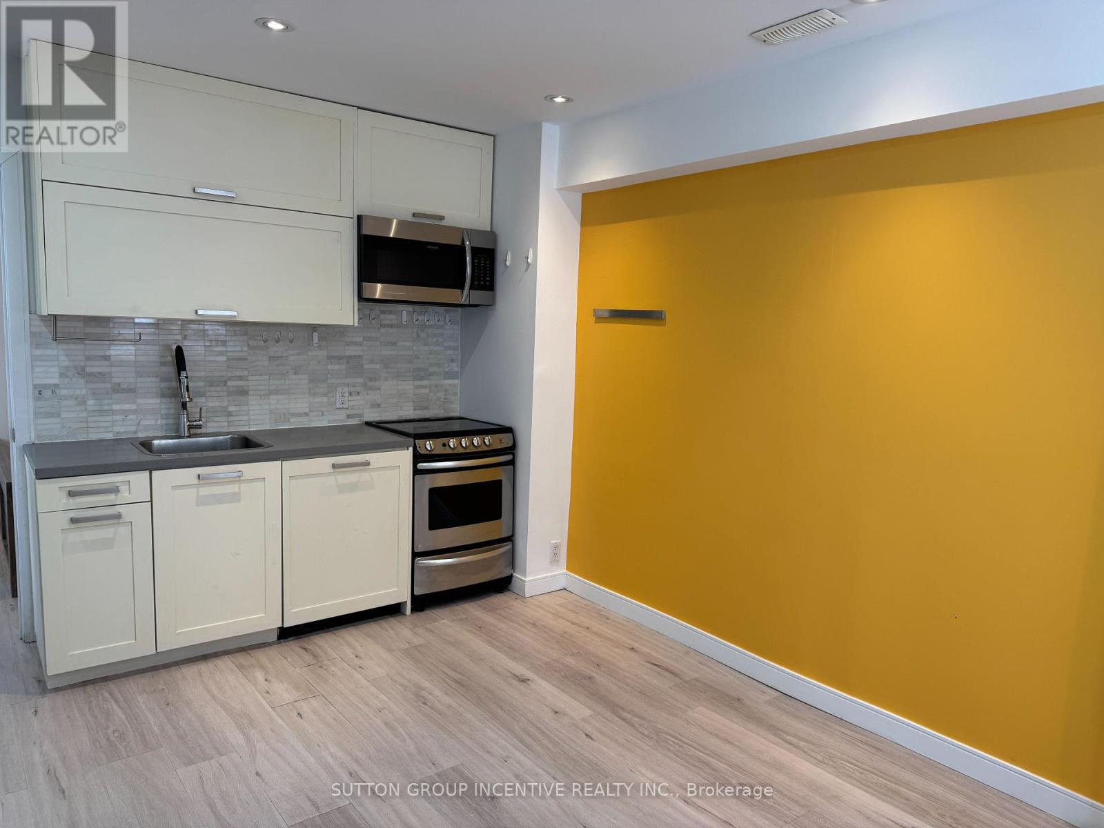 Lower 1 - 233 Ellerslie Avenue, Toronto, Ontario  M2N 1Y3 - Photo 1 - C12437454