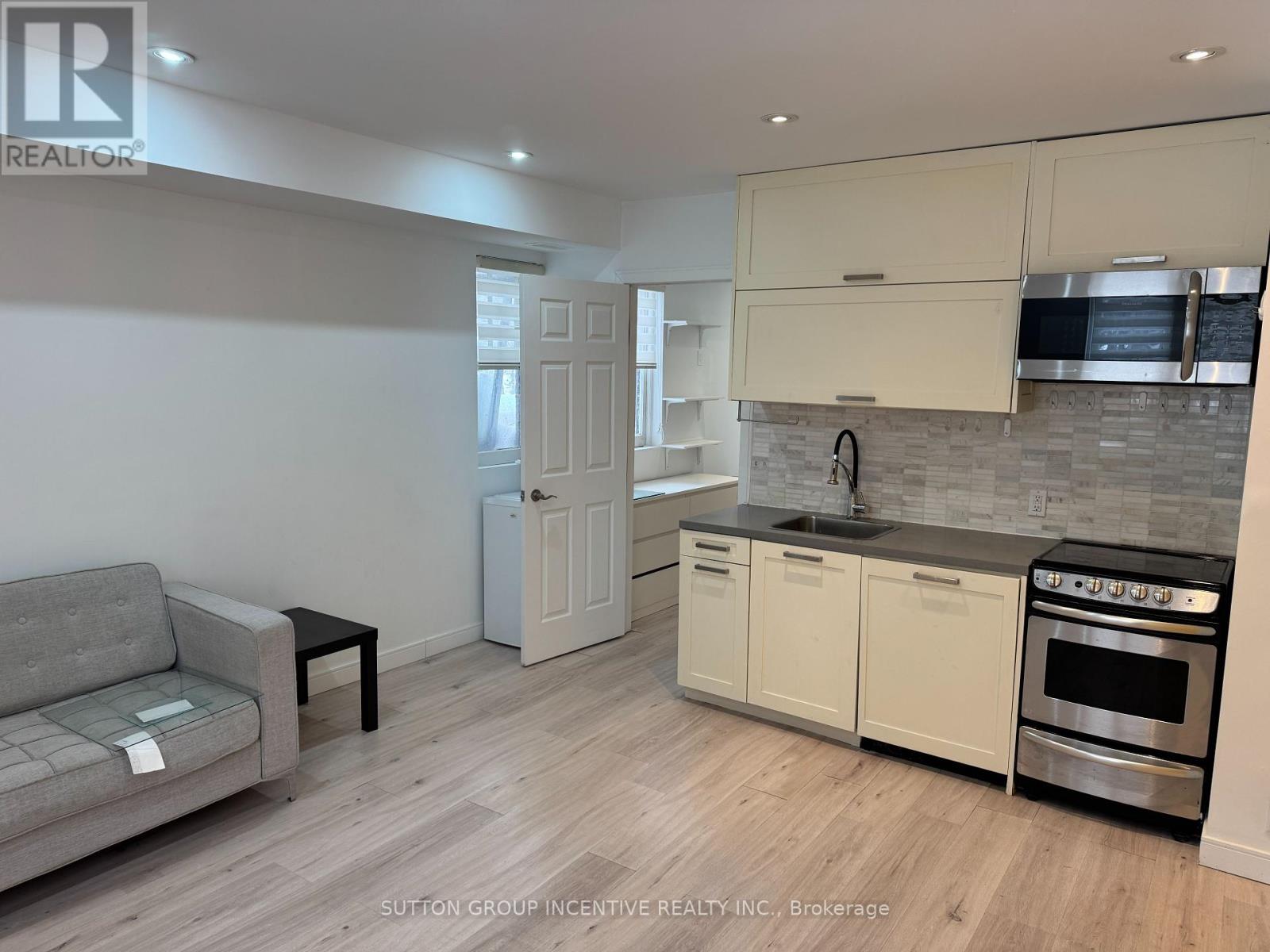 Lower 1 - 233 Ellerslie Avenue, Toronto, Ontario  M2N 1Y3 - Photo 2 - C12437454