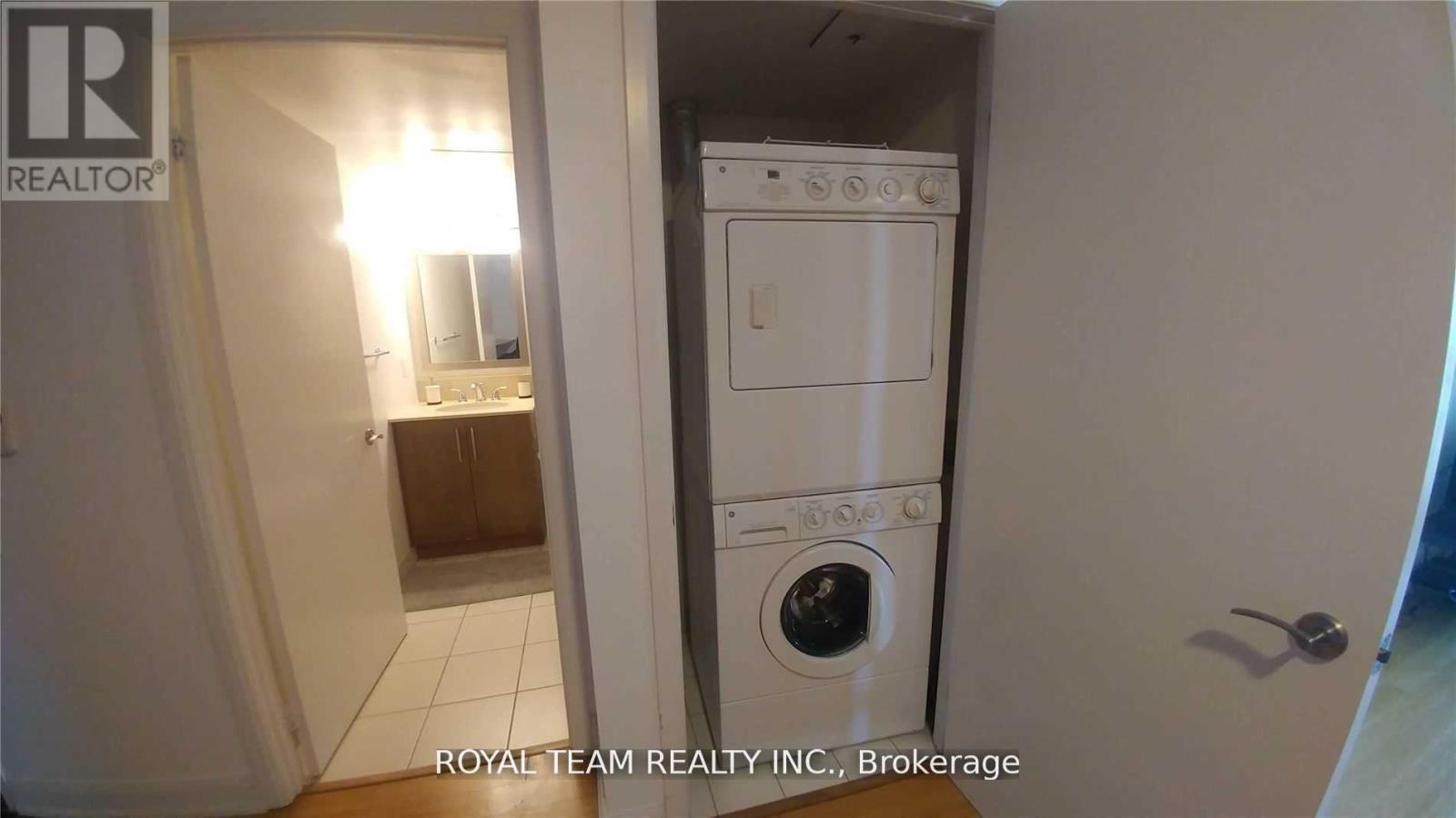 2312 - 2181 Yonge Street, Toronto, Ontario  M4S 2B1 - Photo 11 - C12437463