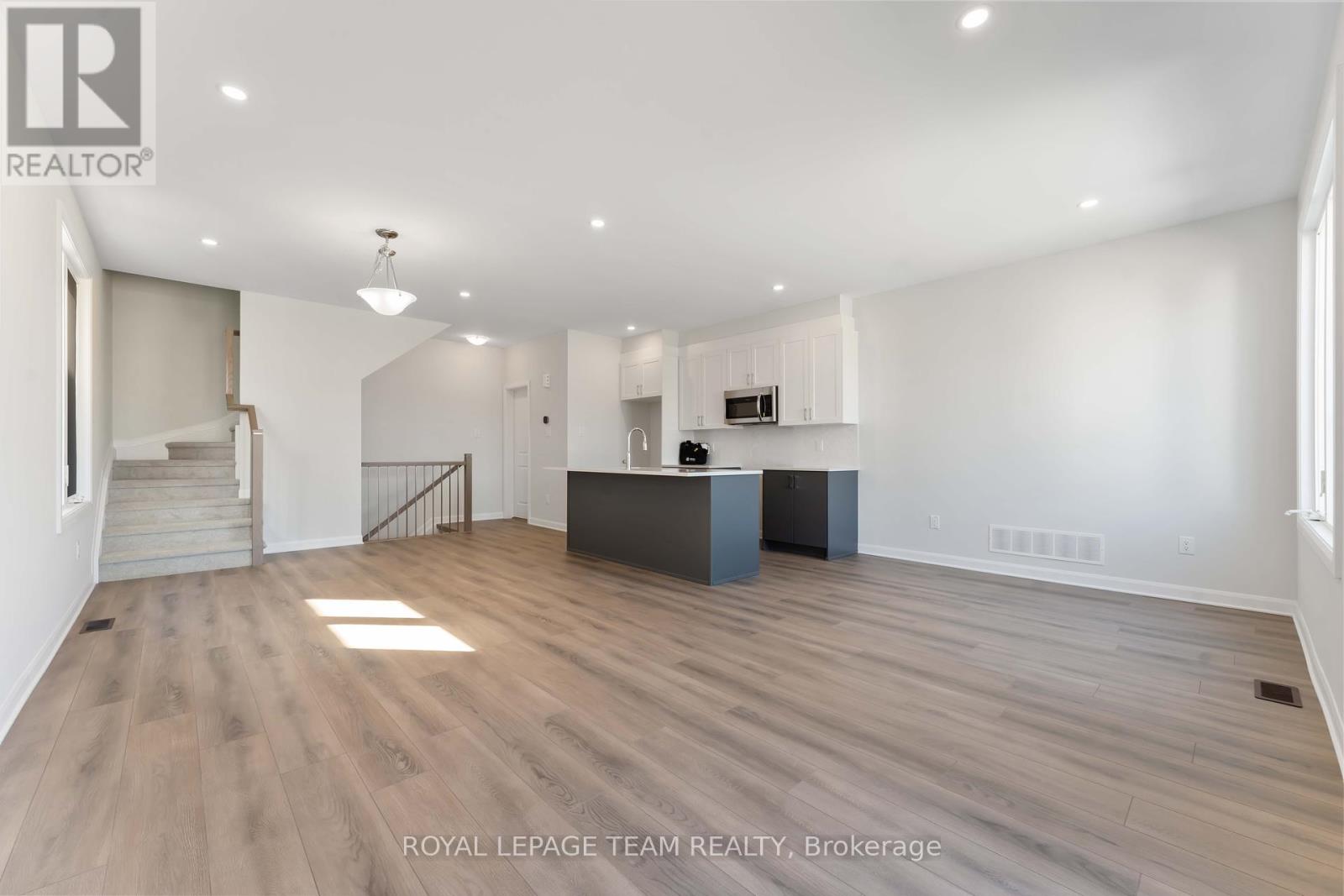 382 Clearpath Private, Ottawa, Ontario  K2T 0S6 - Photo 12 - X12432533