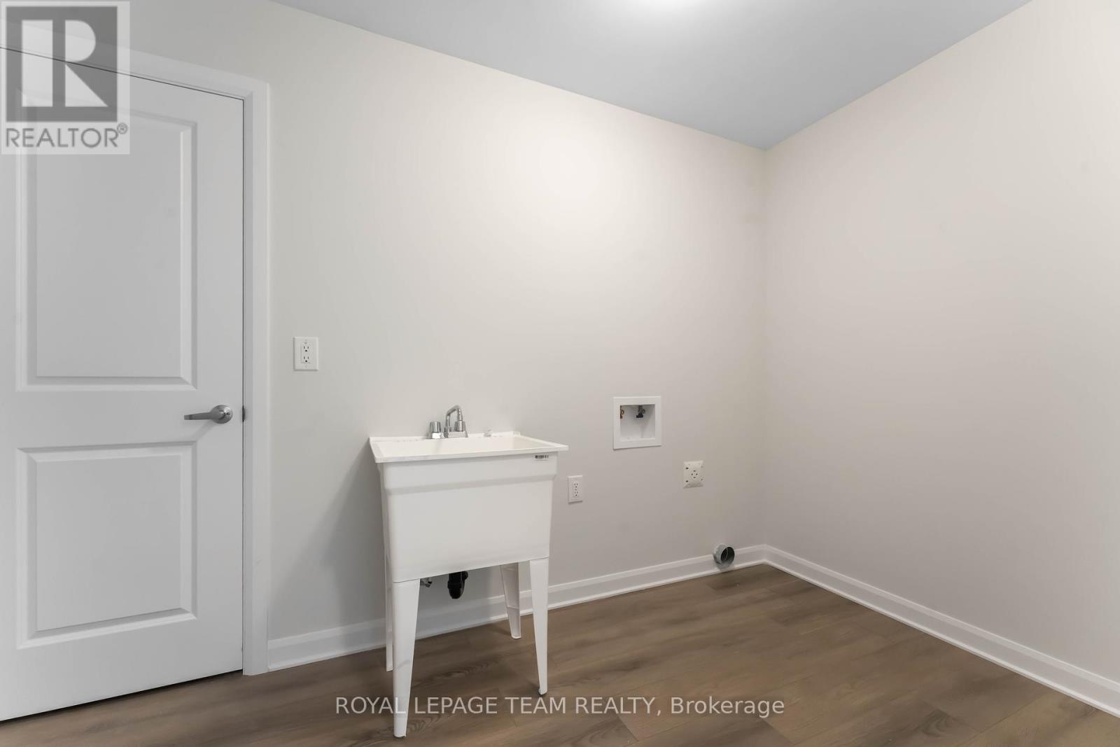 382 Clearpath Private, Ottawa, Ontario  K2T 0S6 - Photo 6 - X12432533
