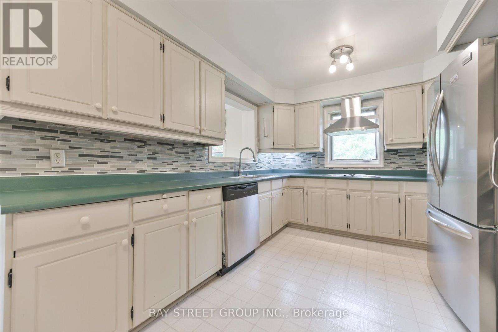 33 Kilchurn Castle Drive, Toronto, Ontario  M1T 2W3 - Photo 12 - E12437505