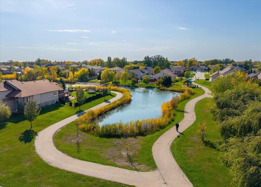 10 Convent Crescent, Lorette, Manitoba  R5K 0Y7 - Photo 2 - 202525555