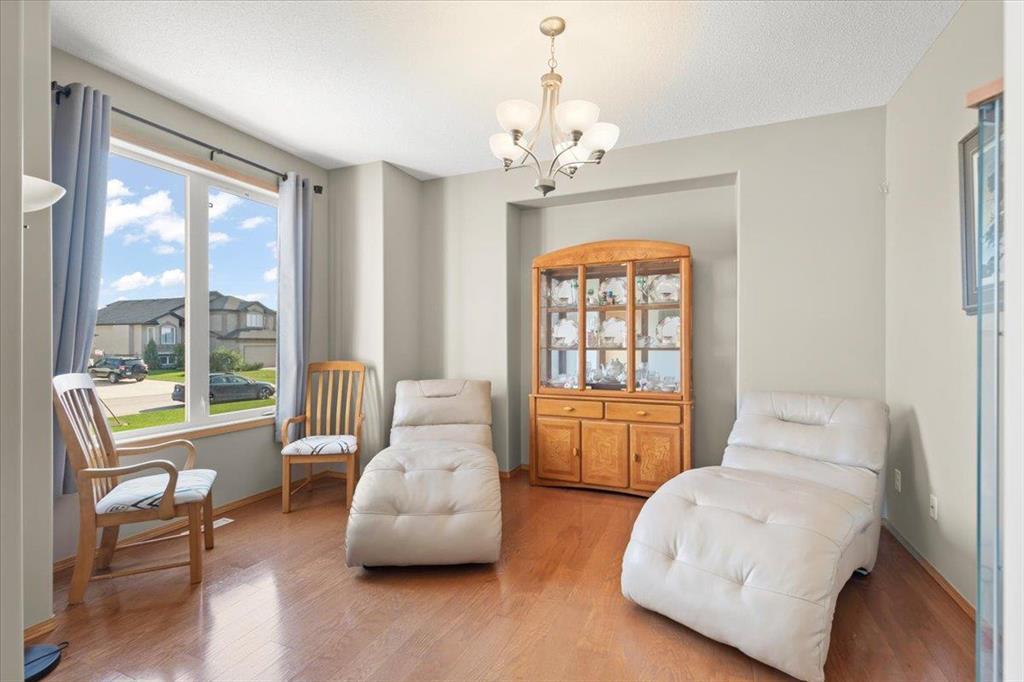 10 Convent Crescent, Lorette, Manitoba  R5K 0Y7 - Photo 5 - 202525555