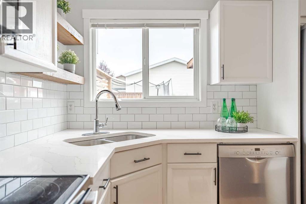 93 Evansford Circle Nw, Calgary, Alberta  T3P 0A9 - Photo 8 - A2254544