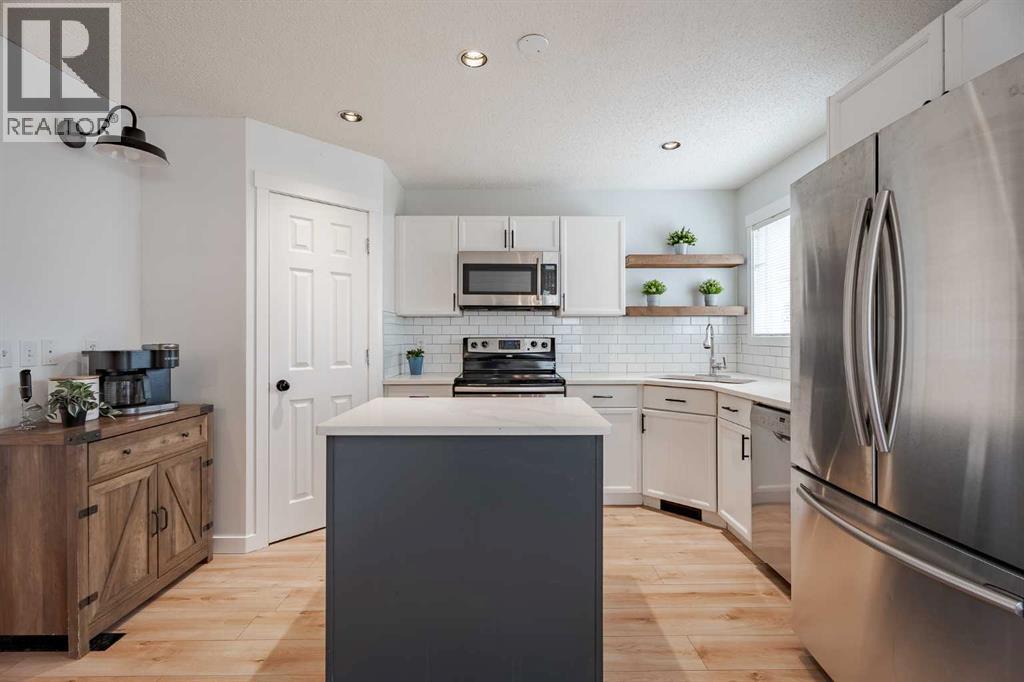 93 Evansford Circle Nw, Calgary, Alberta  T3P 0A9 - Photo 6 - A2254544
