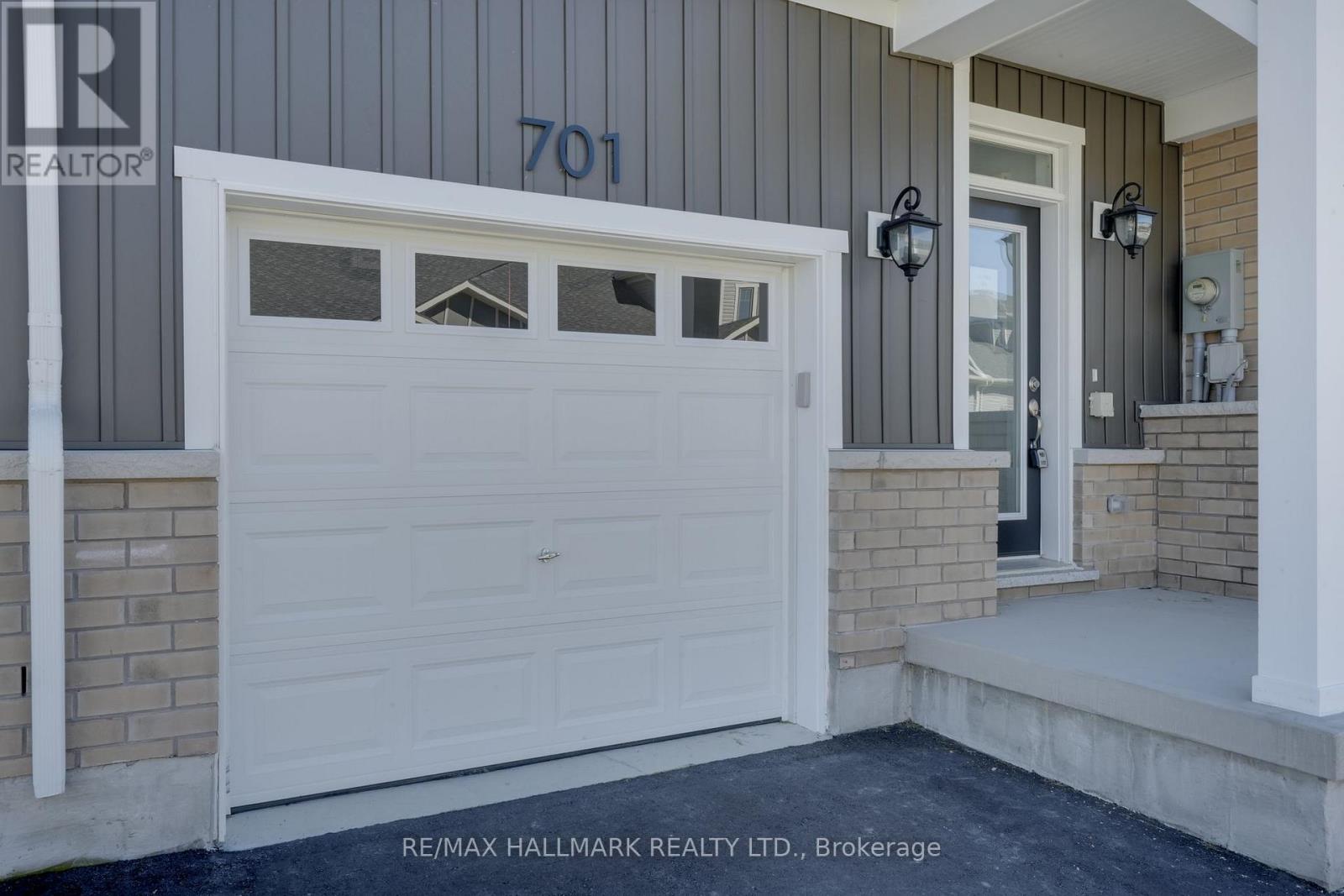 701 Sargeant Place S, Innisfil, Ontario  L9S 0T2 - Photo 3 - N12437399