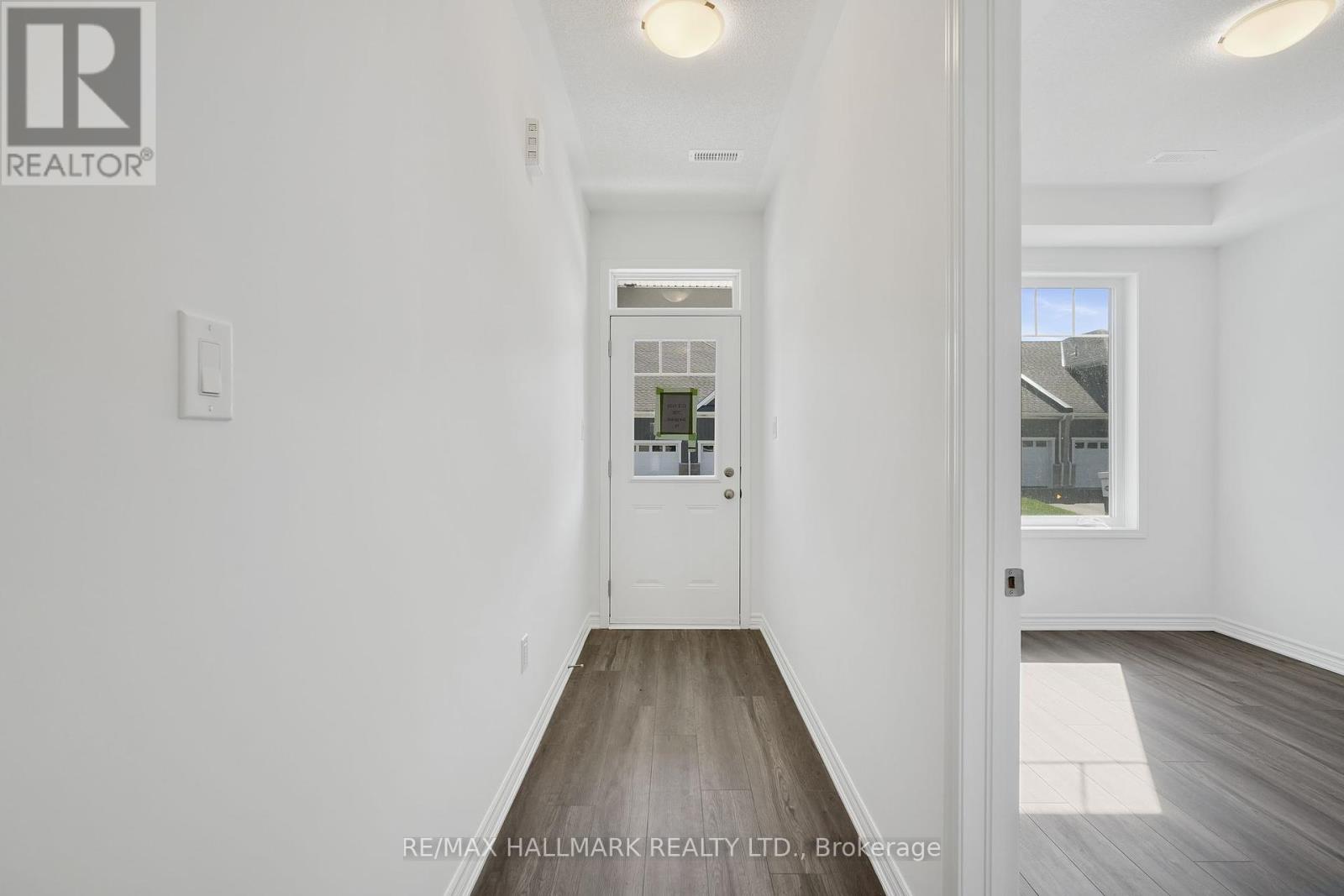 700 Sargeant Place N, Innisfil, Ontario  L9S 0R9 - Photo 5 - N12437427