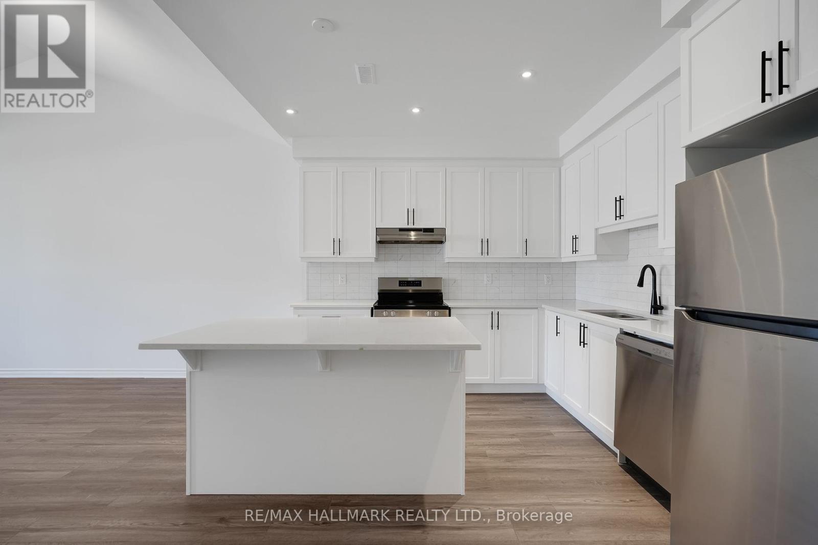 700 Sargeant Place N, Innisfil, Ontario  L9S 0R9 - Photo 8 - N12437427