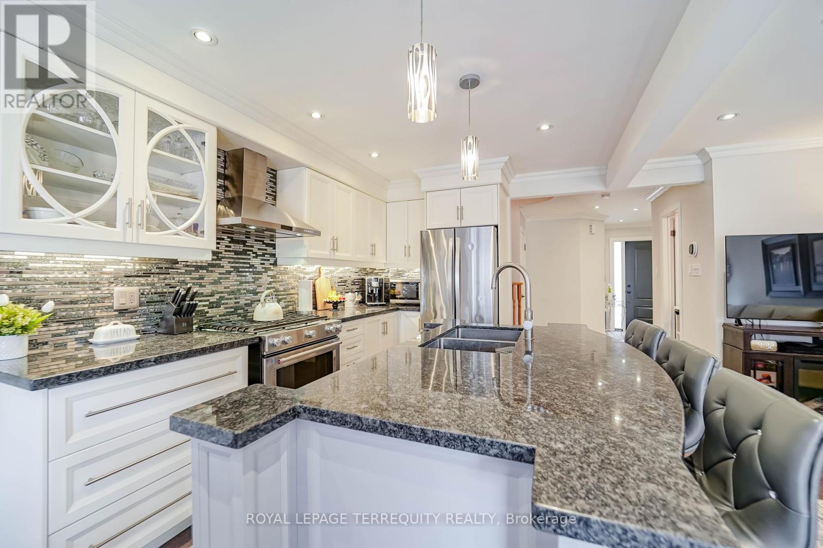 9 Stonebriar Drive, Vaughan, Ontario  L6A 2N5 - Photo 11 - N12437477