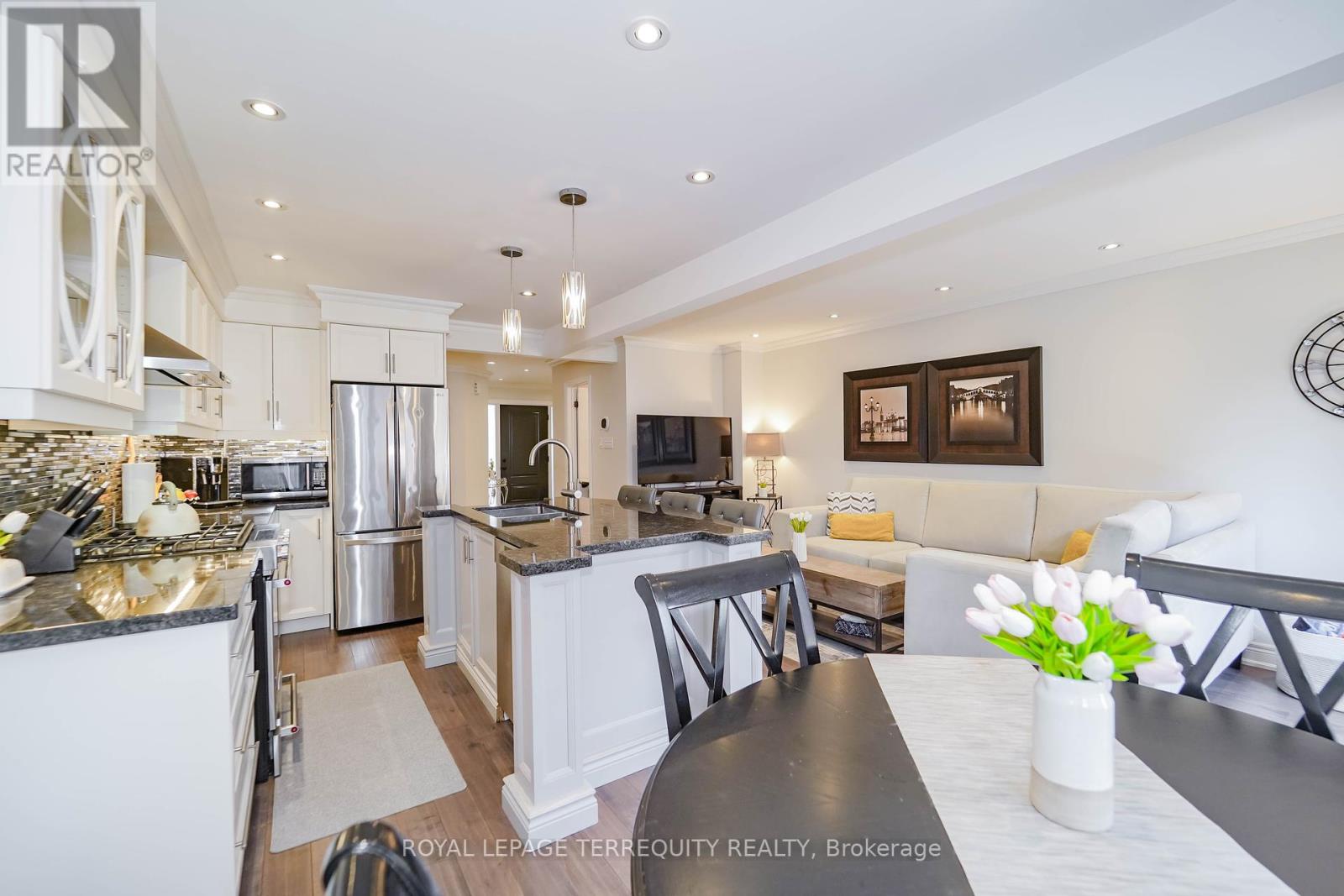 9 Stonebriar Drive, Vaughan, Ontario  L6A 2N5 - Photo 3 - N12437477