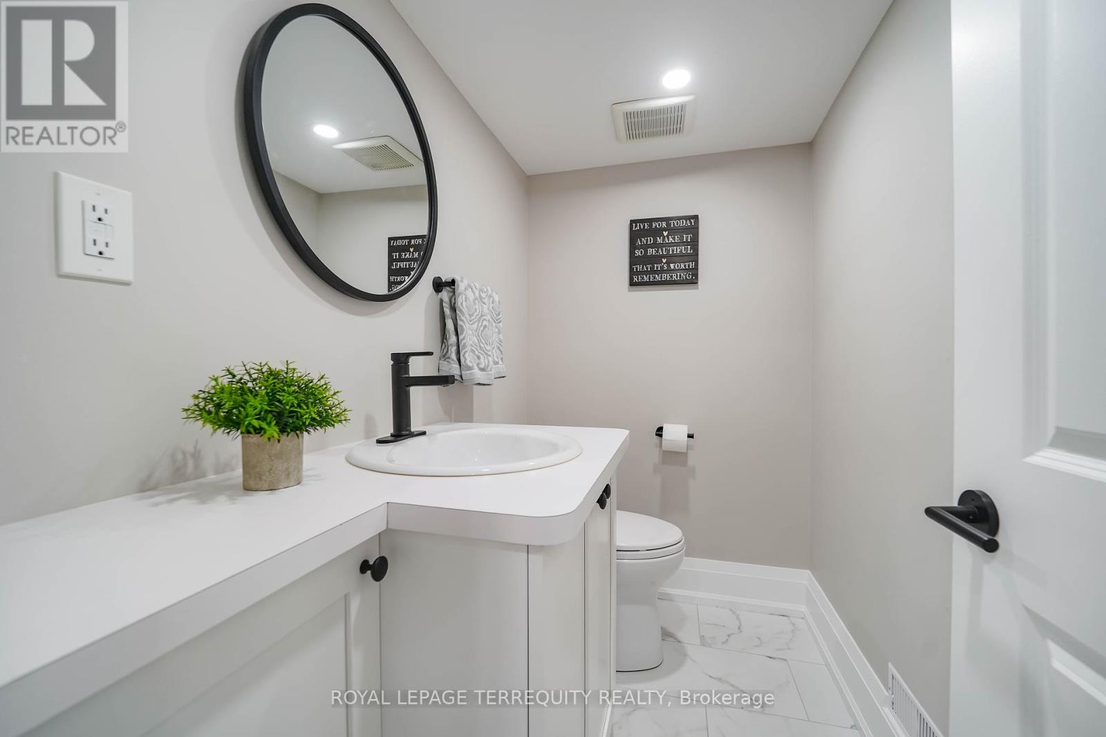 9 Stonebriar Drive, Vaughan, Ontario  L6A 2N5 - Photo 32 - N12437477