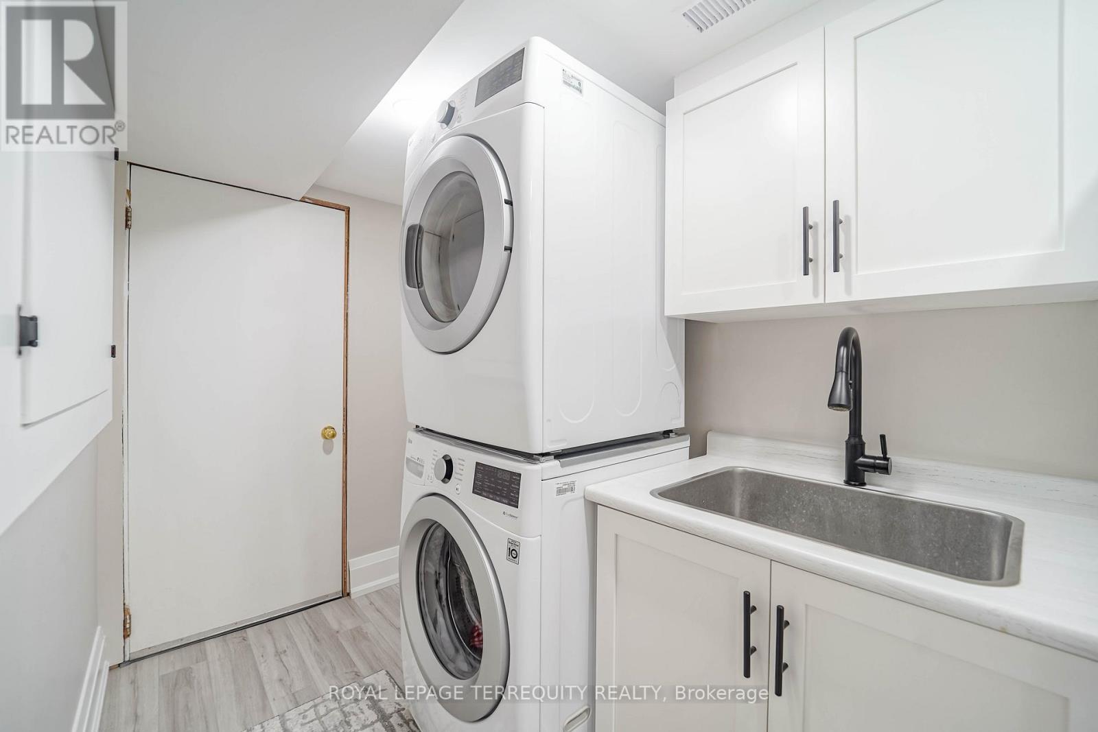 9 Stonebriar Drive, Vaughan, Ontario  L6A 2N5 - Photo 35 - N12437477