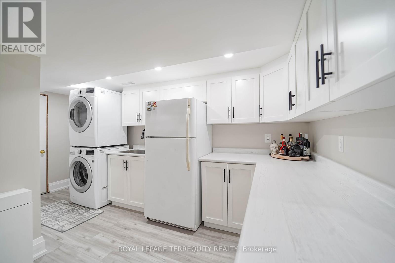 9 Stonebriar Drive, Vaughan, Ontario  L6A 2N5 - Photo 36 - N12437477