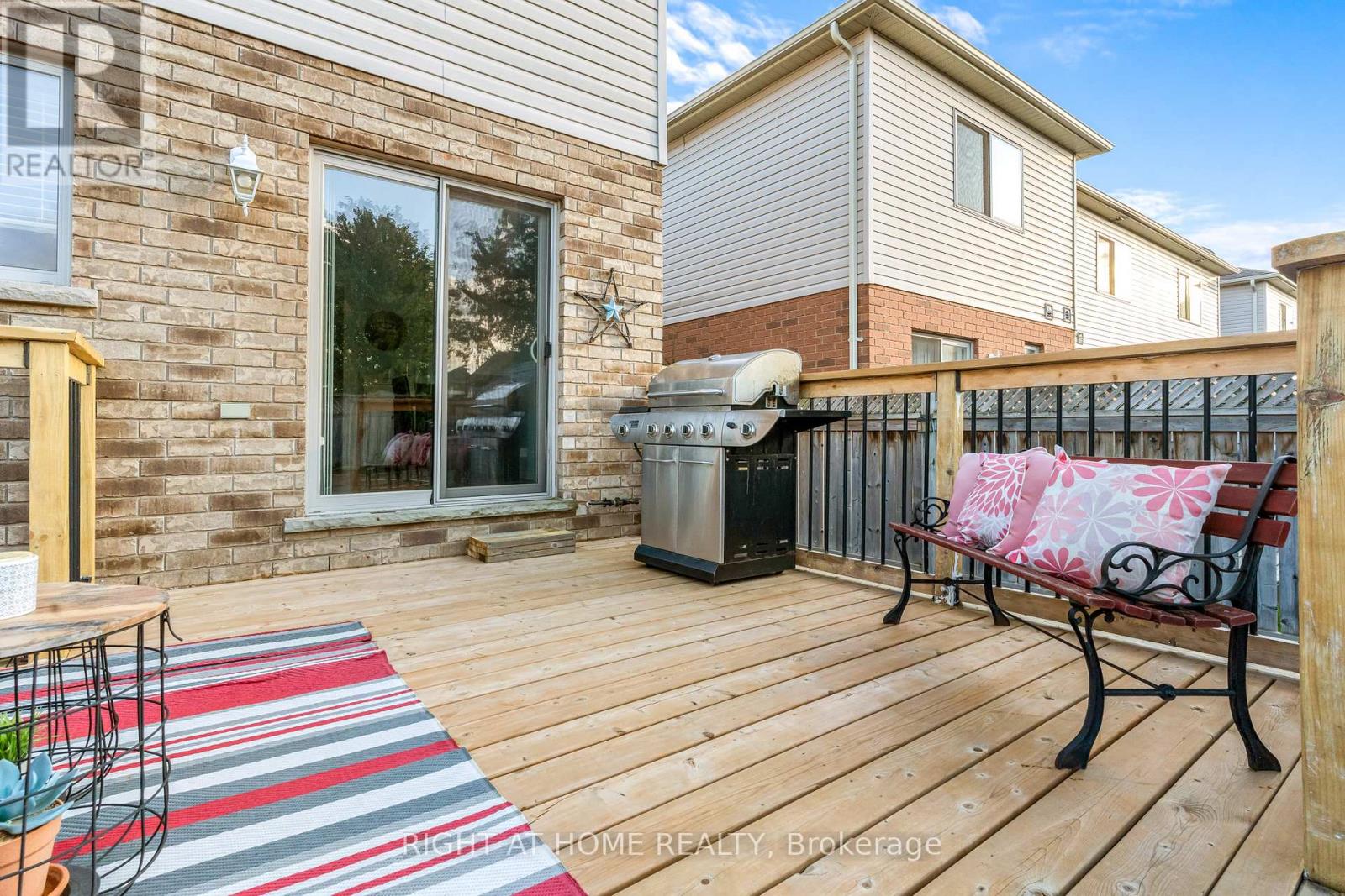 219 Banting Crescent, Essa, Ontario  L3W 0P8 - Photo 18 - N12437528