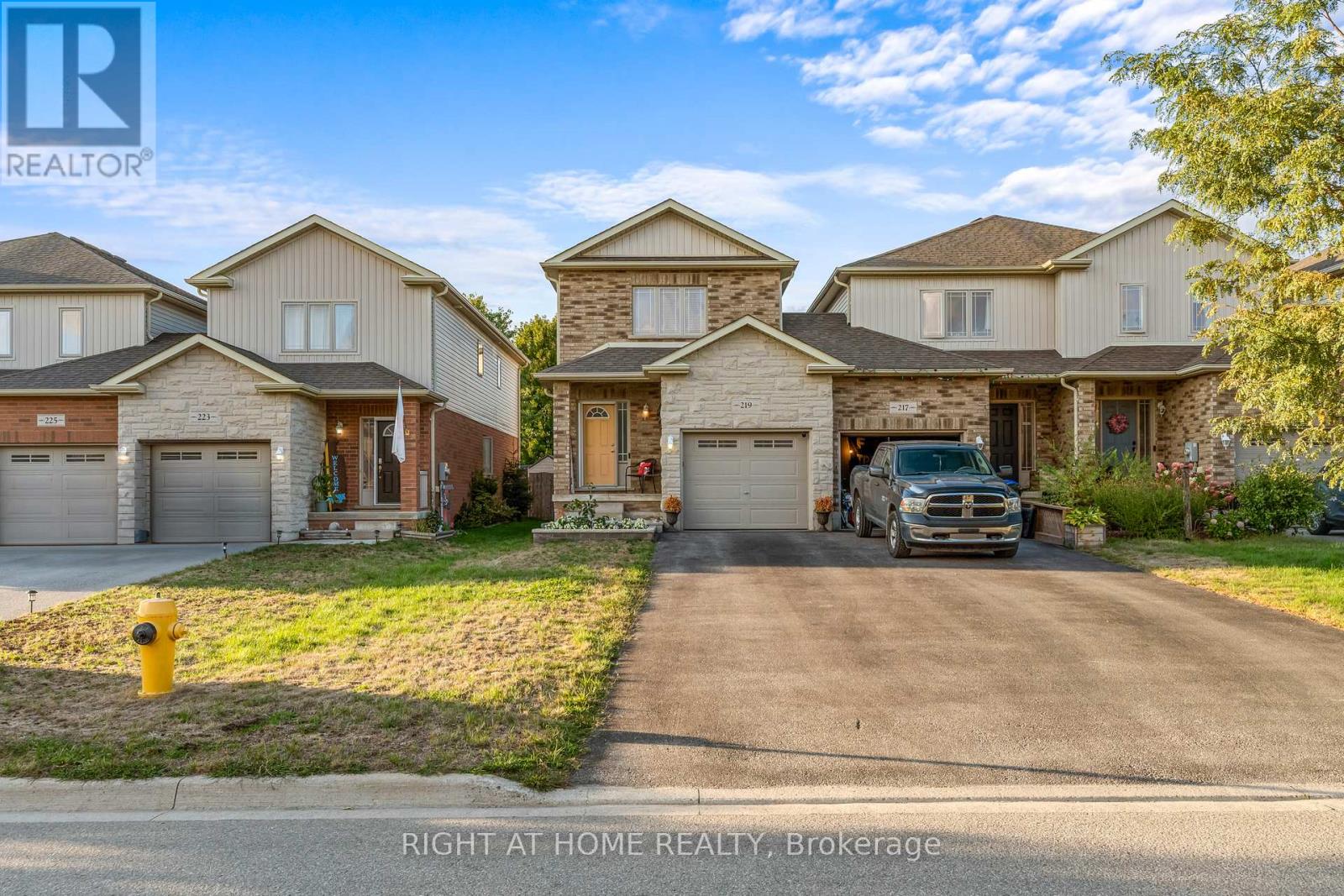 219 Banting Crescent, Essa, Ontario  L3W 0P8 - Photo 23 - N12437528
