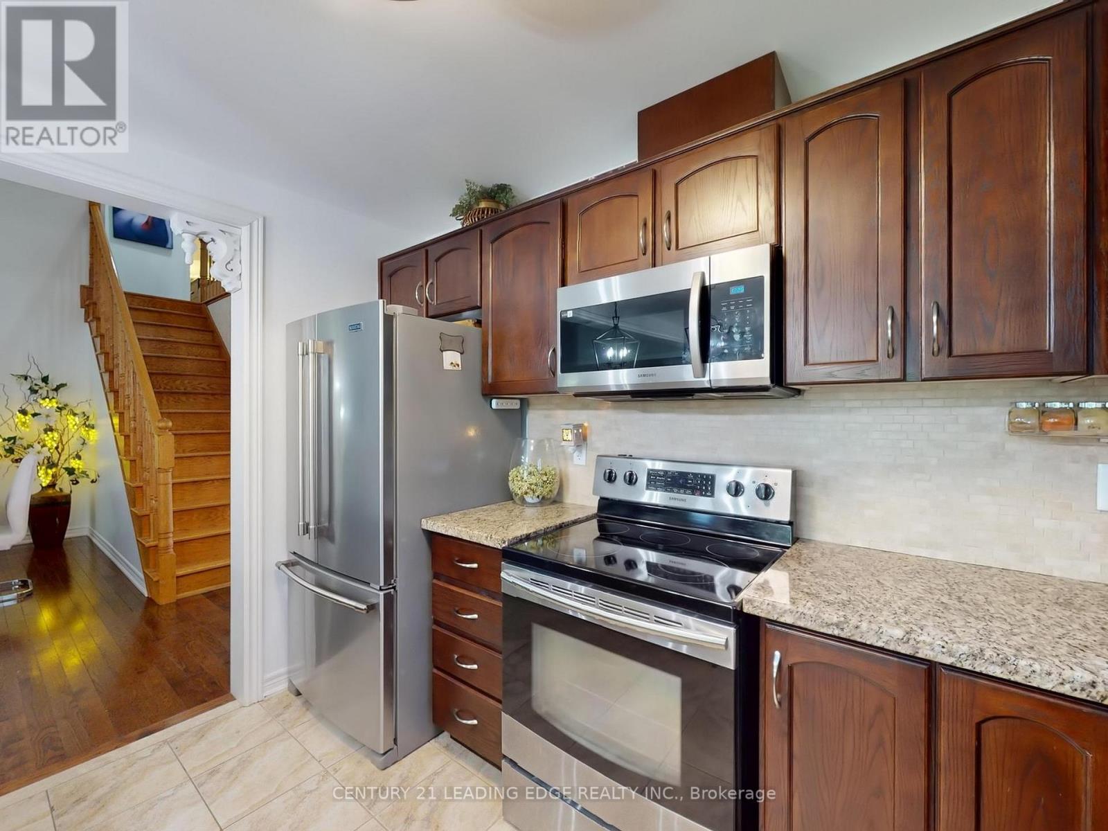 396 Curley Street, Georgina, Ontario  L4P 3C8 - Photo 15 - N12437535