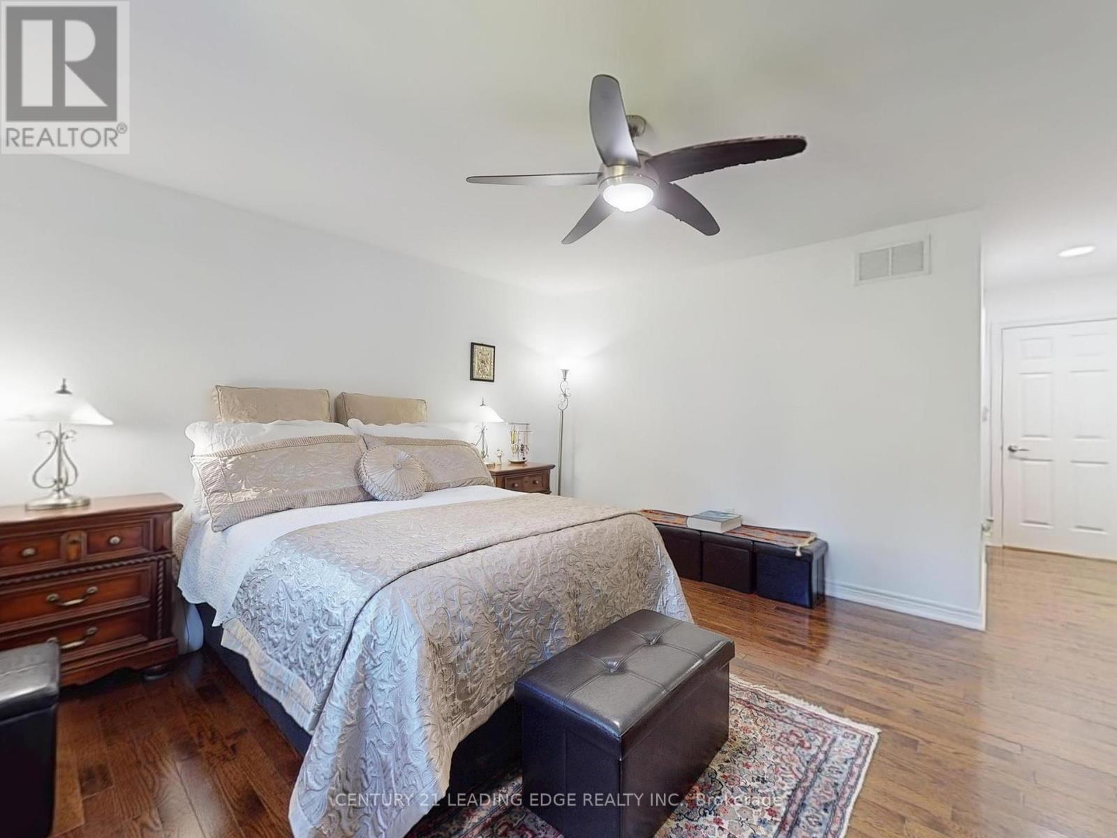 396 Curley Street, Georgina, Ontario  L4P 3C8 - Photo 19 - N12437535