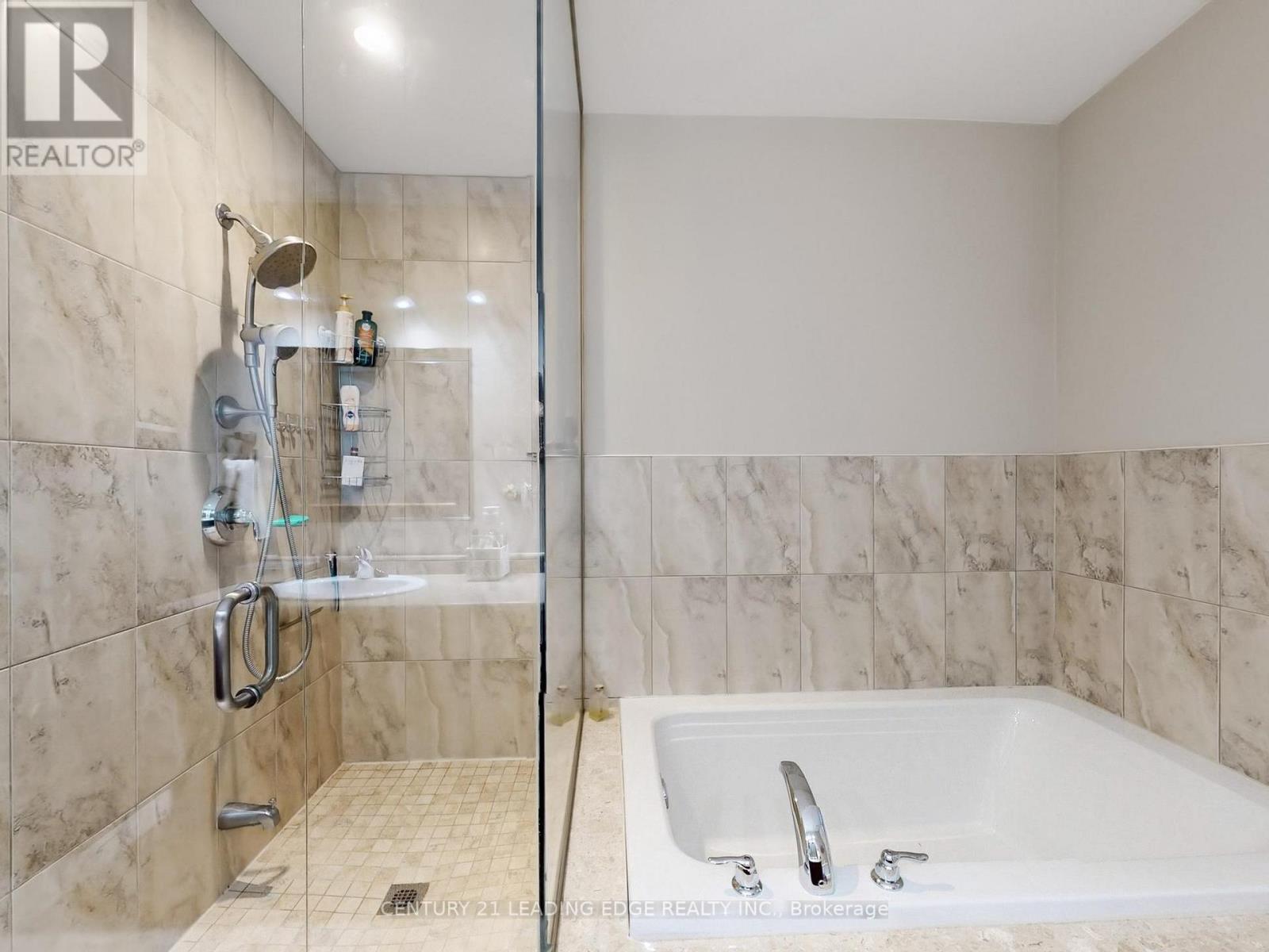 396 Curley Street, Georgina, Ontario  L4P 3C8 - Photo 21 - N12437535
