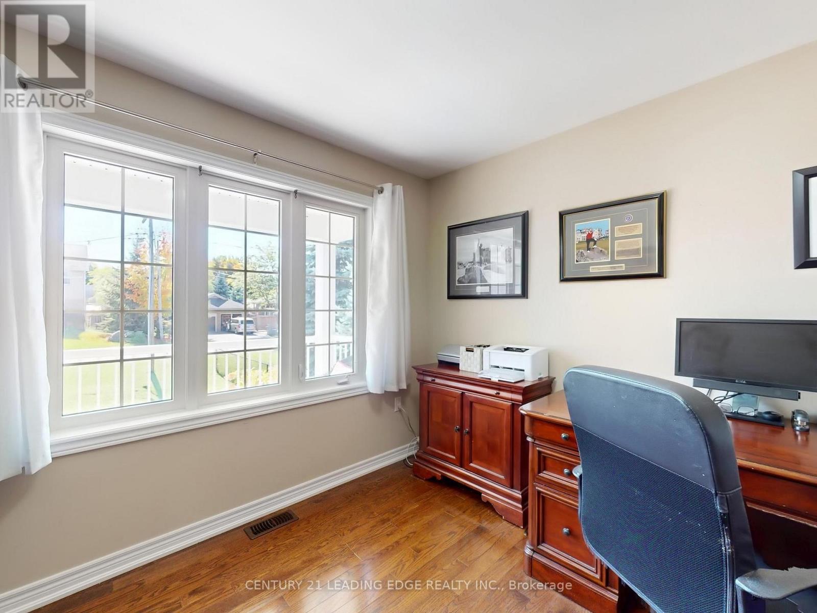 396 Curley Street, Georgina, Ontario  L4P 3C8 - Photo 23 - N12437535