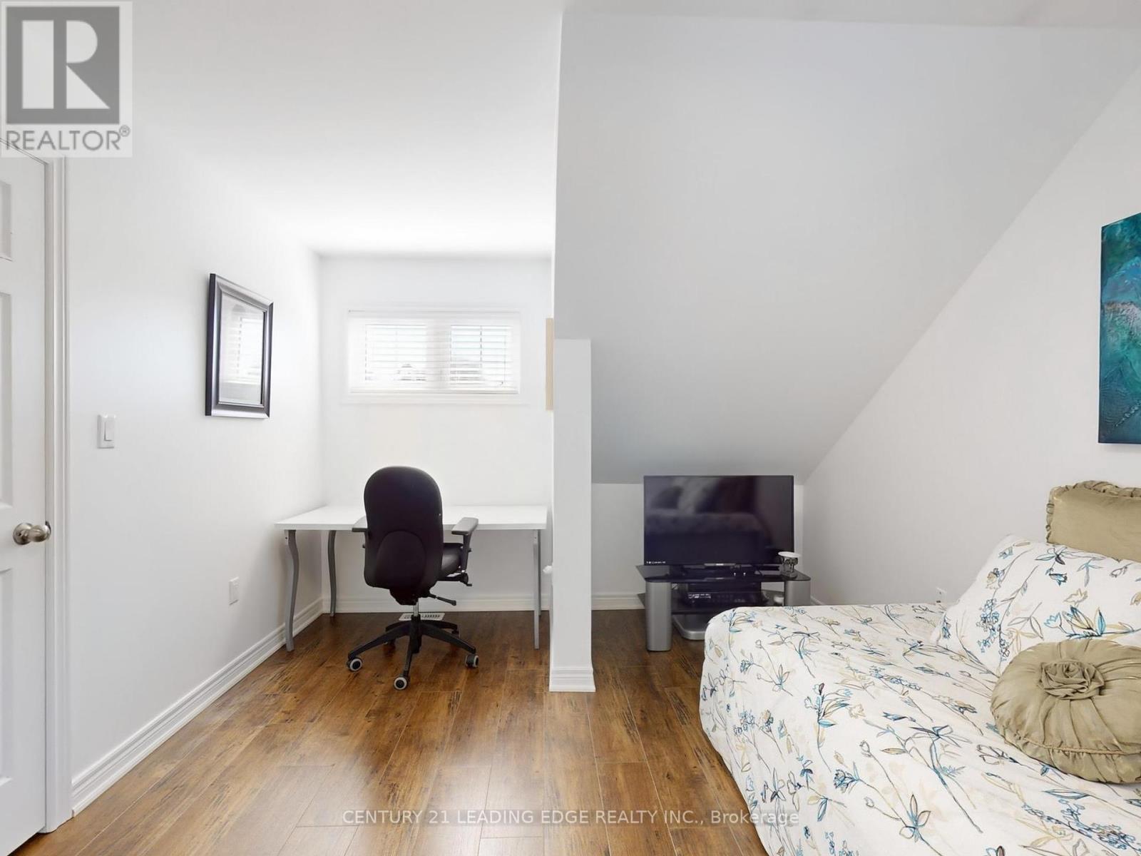 396 Curley Street, Georgina, Ontario  L4P 3C8 - Photo 25 - N12437535