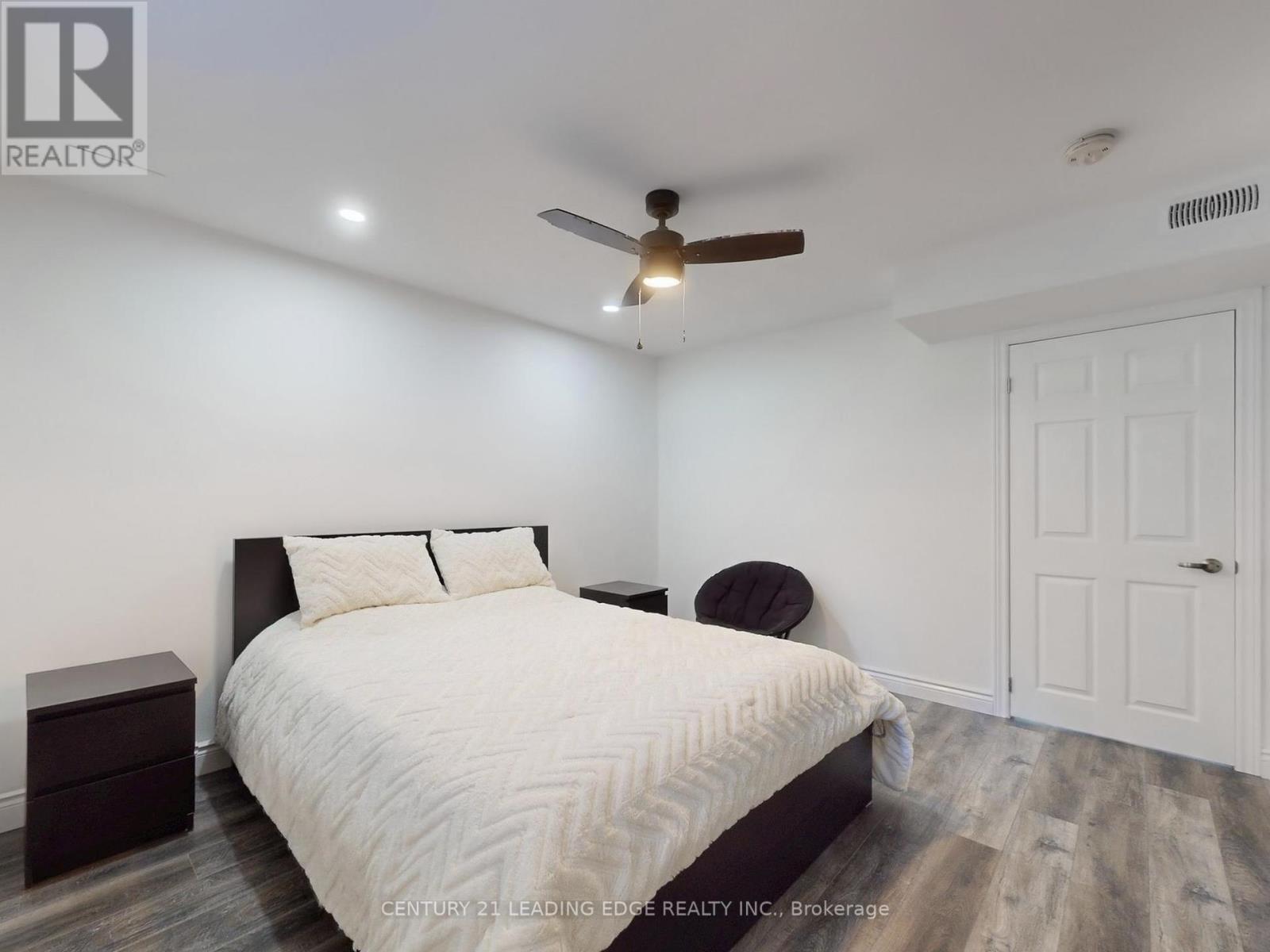 396 Curley Street, Georgina, Ontario  L4P 3C8 - Photo 34 - N12437535