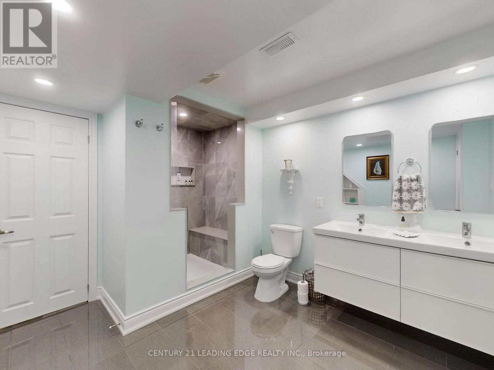 396 Curley Street, Georgina, Ontario  L4P 3C8 - Photo 35 - N12437535