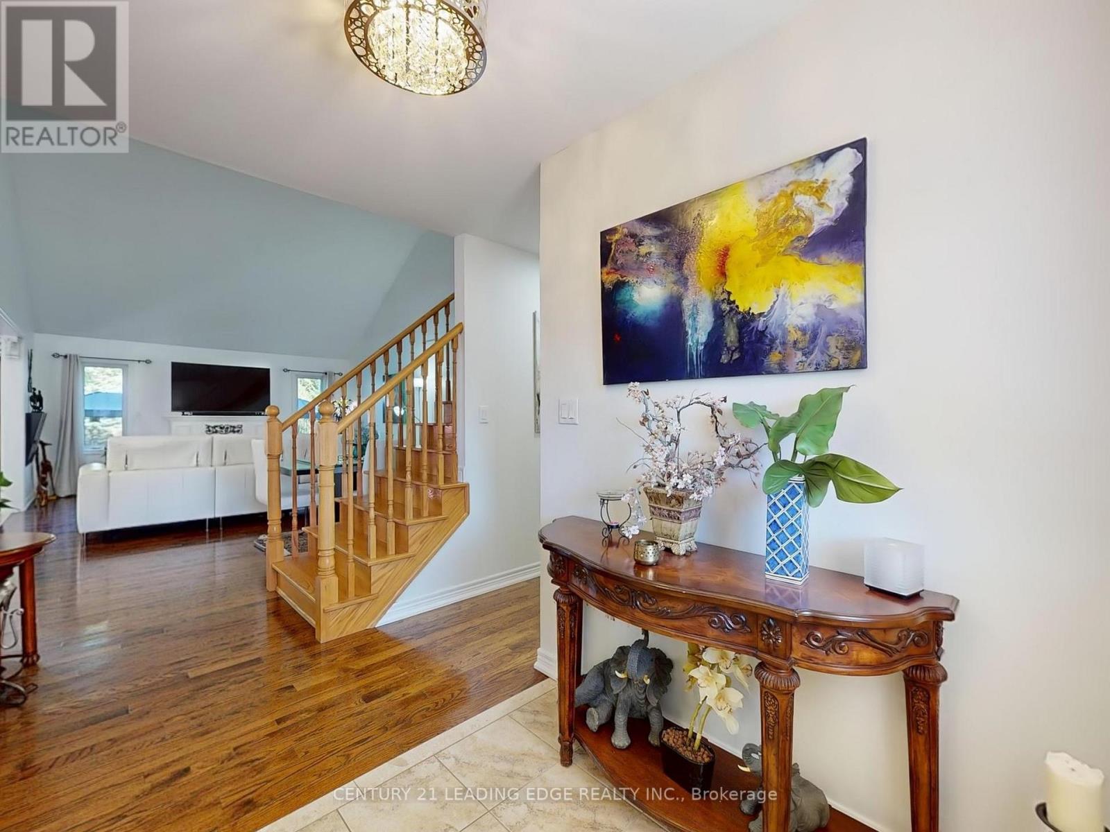 396 Curley Street, Georgina, Ontario  L4P 3C8 - Photo 6 - N12437535