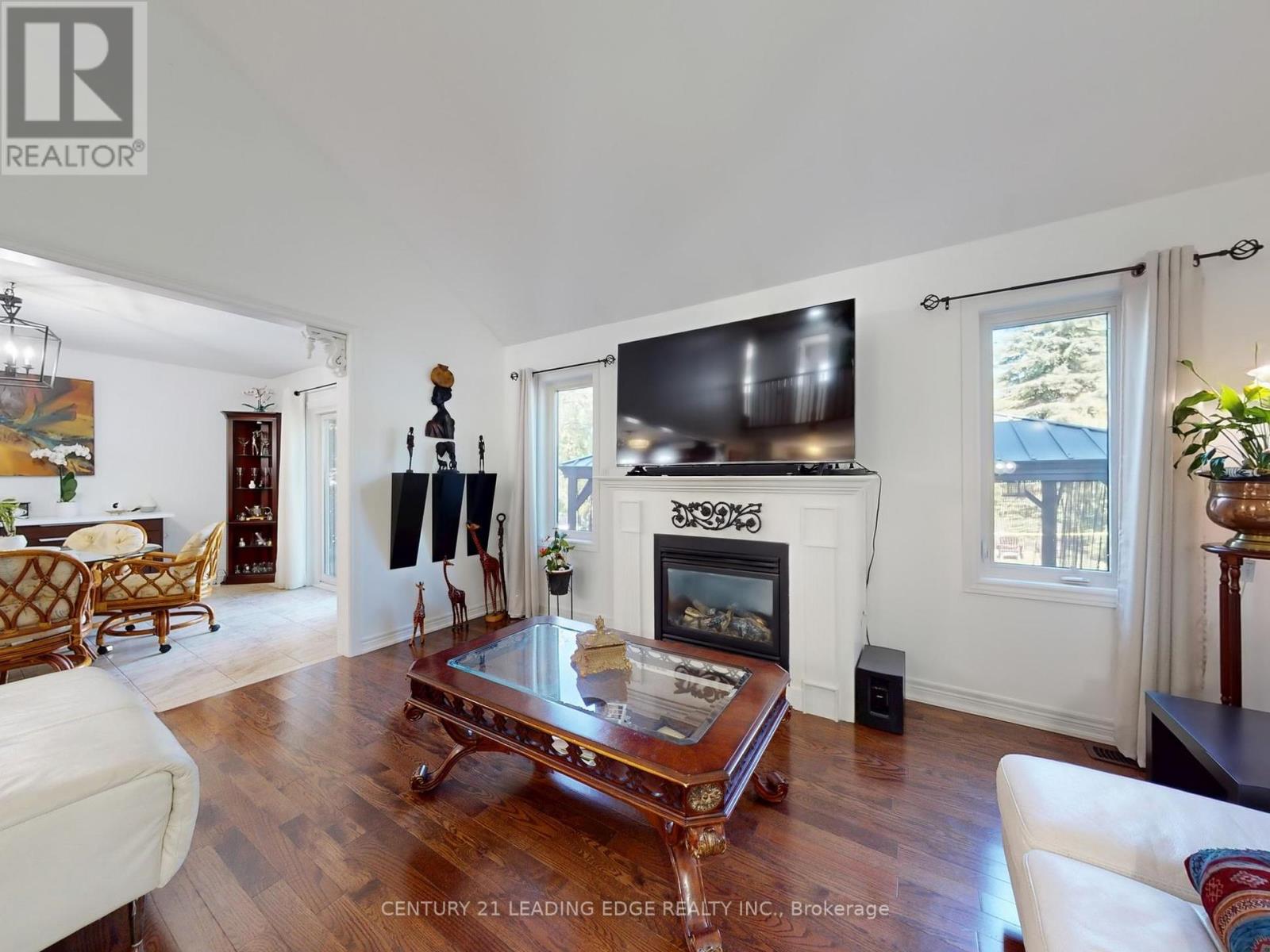 396 Curley Street, Georgina, Ontario  L4P 3C8 - Photo 7 - N12437535