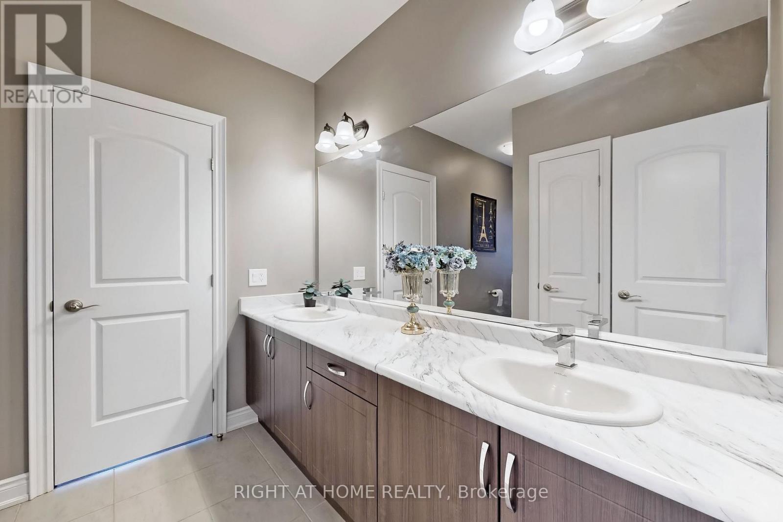 18 Condor Way, Vaughan, Ontario  L4H 4N1 - Photo 28 - N12437543