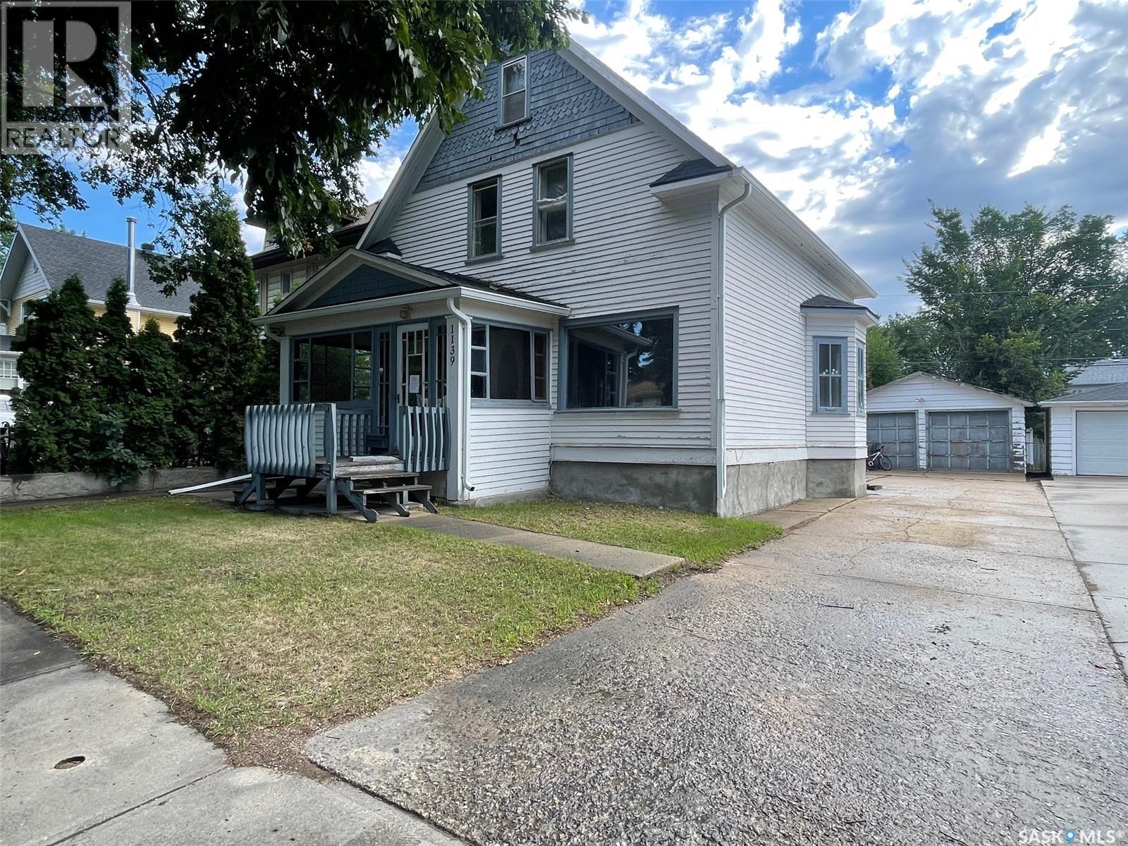 1139 1st Avenue Nw, Moose Jaw, Saskatchewan  S6H 3N4 - Photo 1 - SK019739