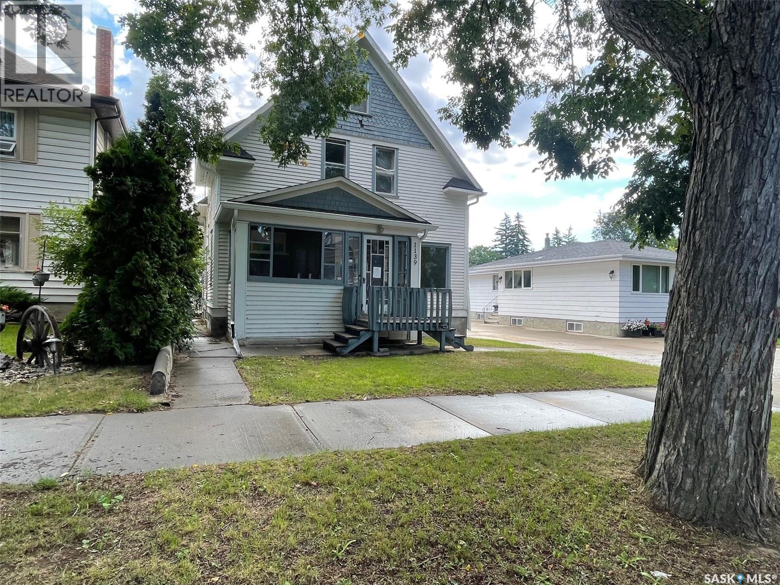 1139 1st Avenue Nw, Moose Jaw, Saskatchewan  S6H 3N4 - Photo 2 - SK019739
