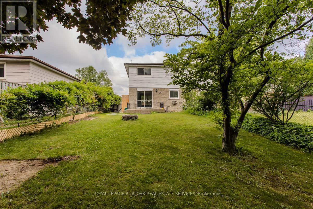 2458 Martin Court, Burlington, Ontario  L7P 2V2 - Photo 12 - W12437408