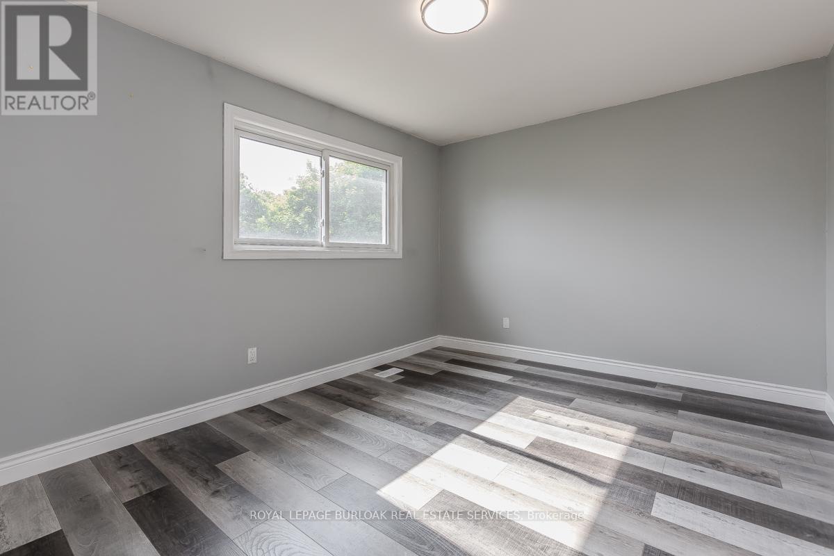 2458 Martin Court, Burlington, Ontario  L7P 2V2 - Photo 31 - W12437408