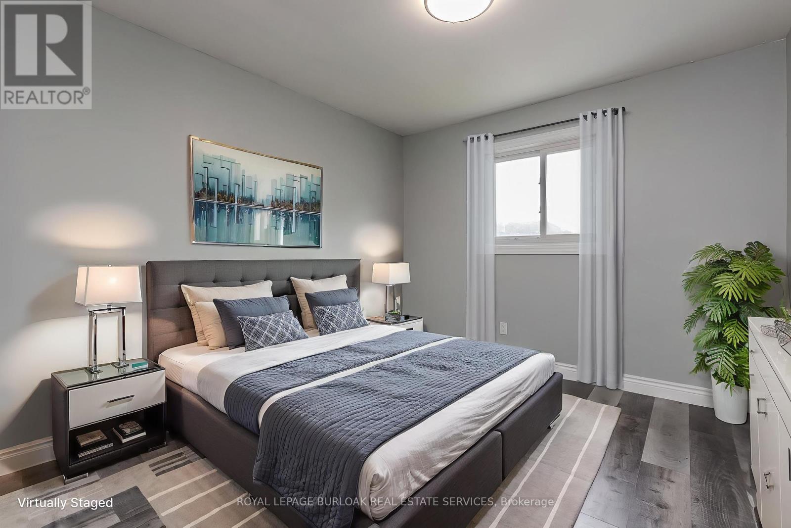 2458 Martin Court, Burlington, Ontario  L7P 2V2 - Photo 4 - W12437408