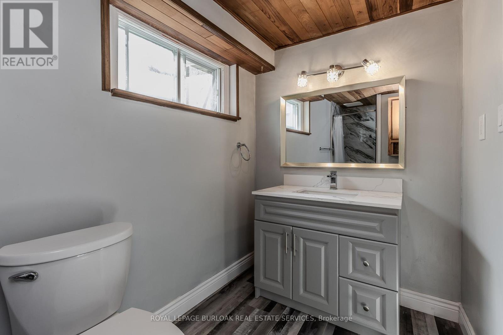 2458 Martin Court, Burlington, Ontario  L7P 2V2 - Photo 7 - W12437408