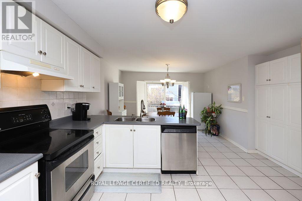 95 Vintage Gate, Brampton, Ontario  L6X 5B9 - Photo 12 - W12437438