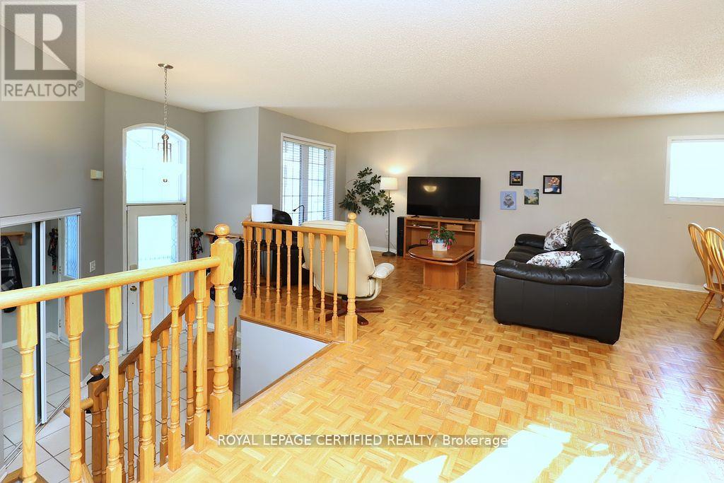 95 Vintage Gate, Brampton, Ontario  L6X 5B9 - Photo 4 - W12437438